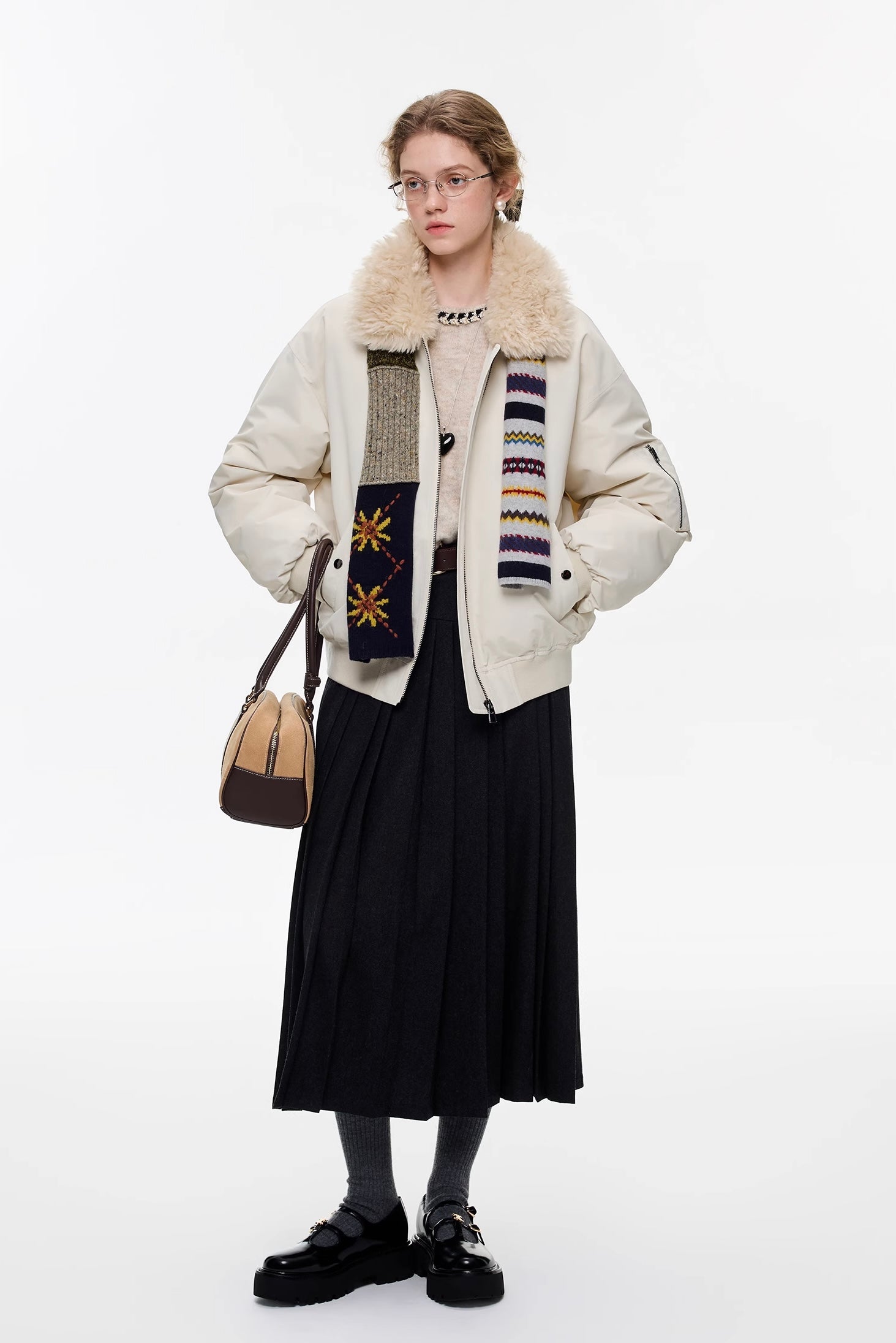 ウールブレンドスリムアッププリーツスカート
C3369