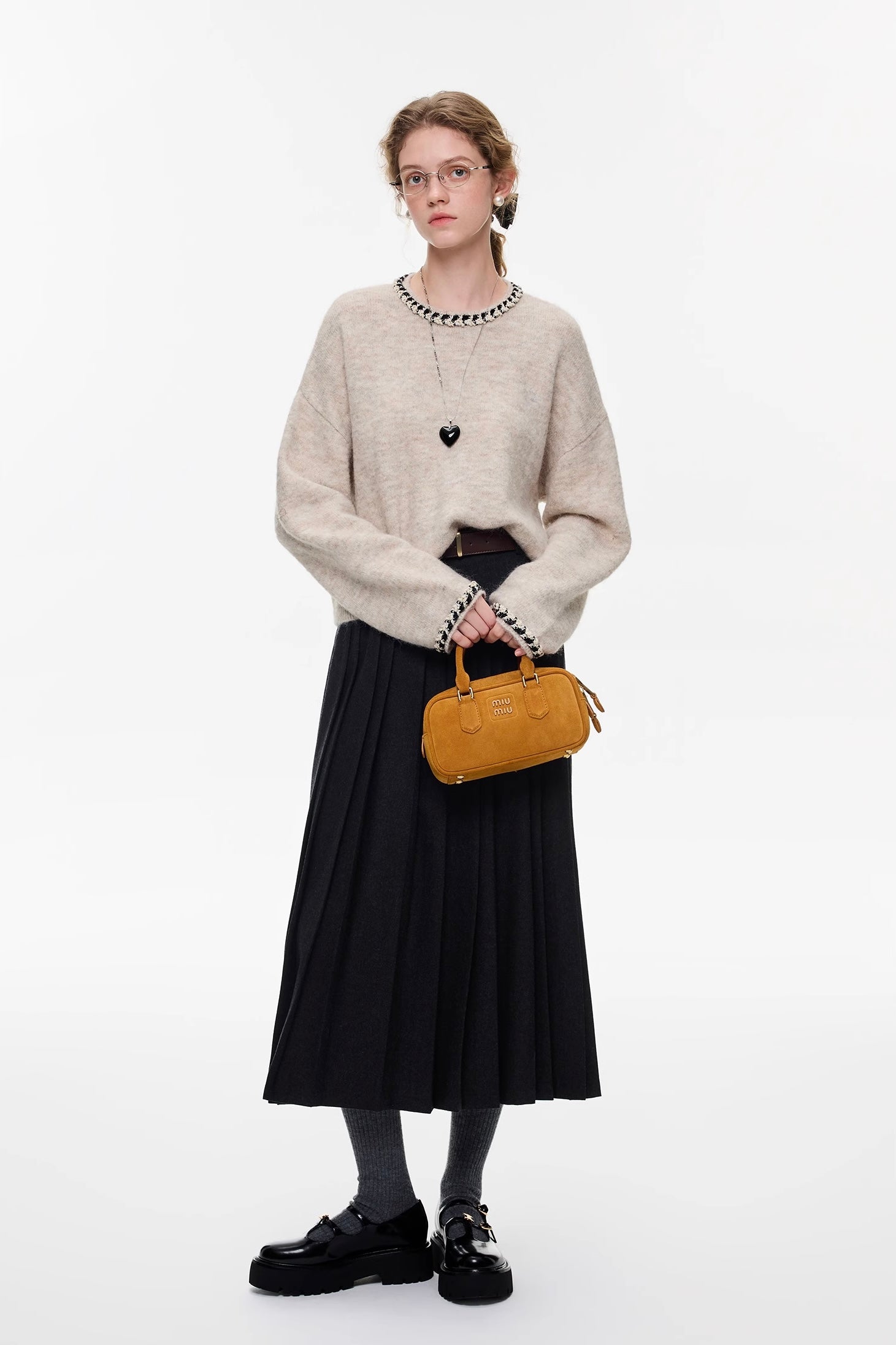 ウールブレンドスリムアッププリーツスカート
C3369