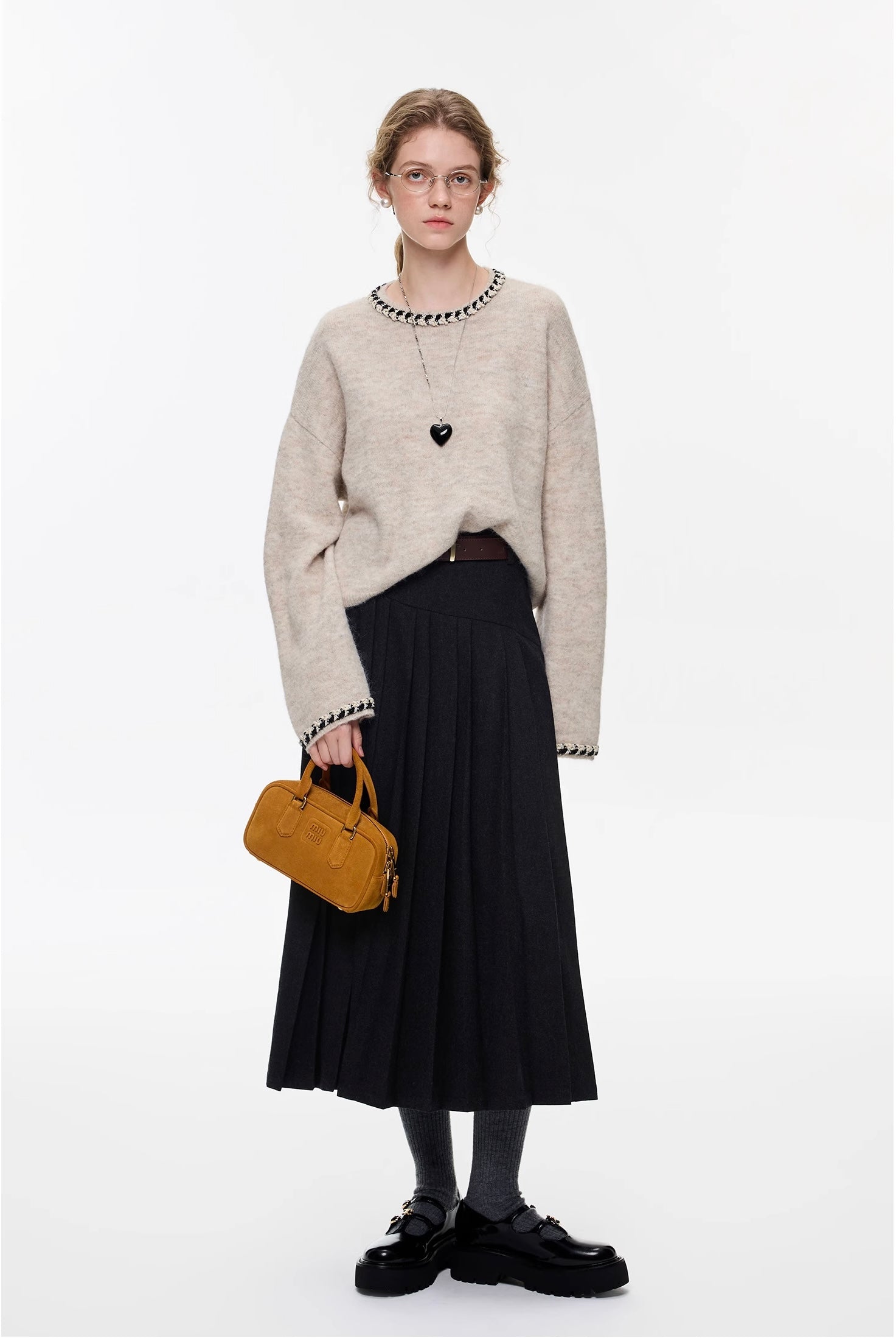 ウールブレンドスリムアッププリーツスカート
C3369