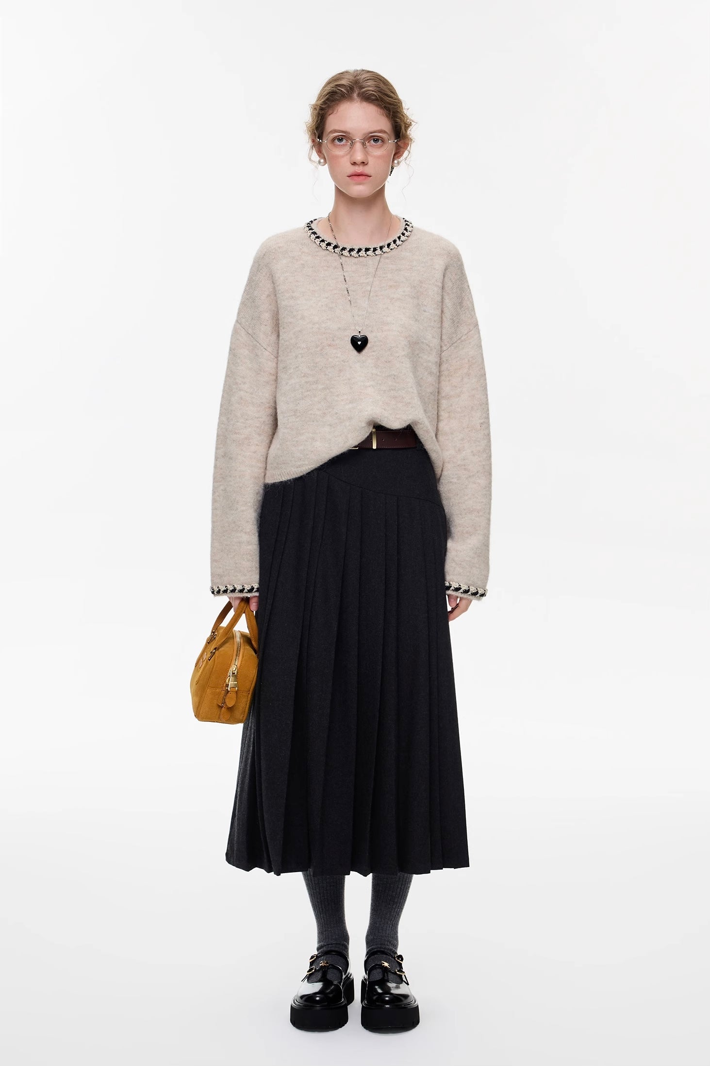 ウールブレンドスリムアッププリーツスカート
C3369