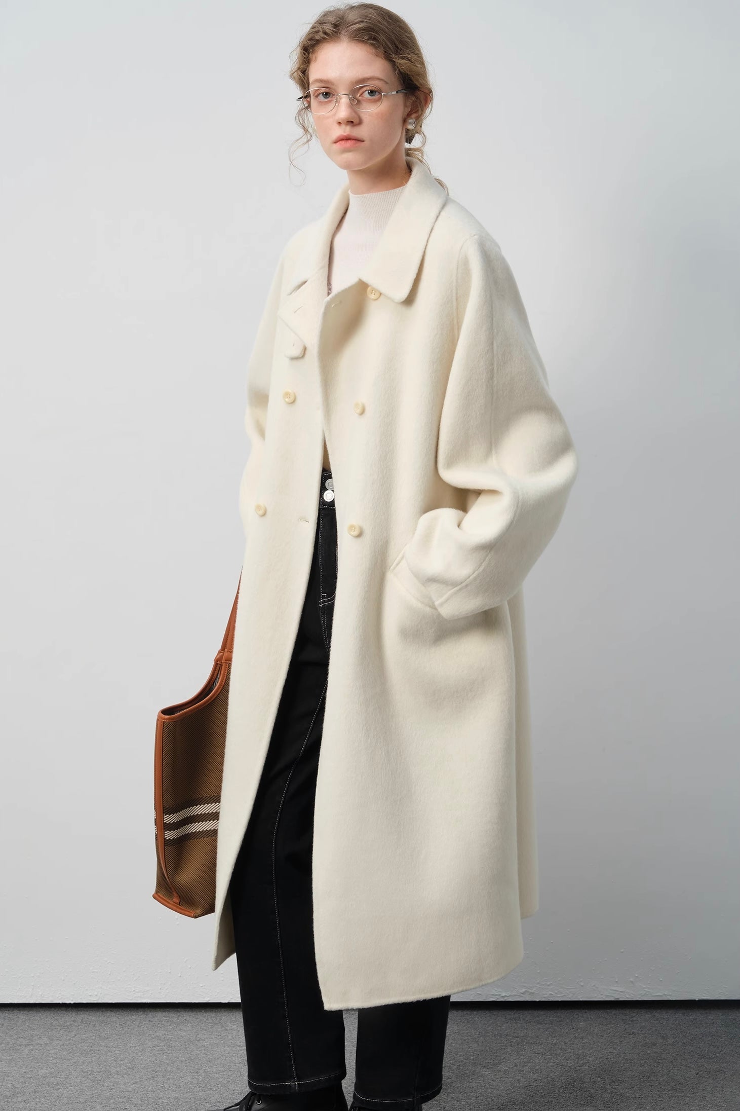 クラシカルムードウールロングコート
C3296