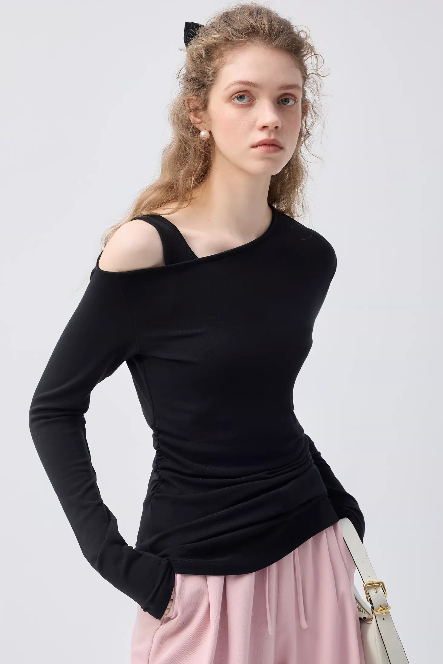 オフショルダーアシンメトリーレイヤード風カットソー C3409