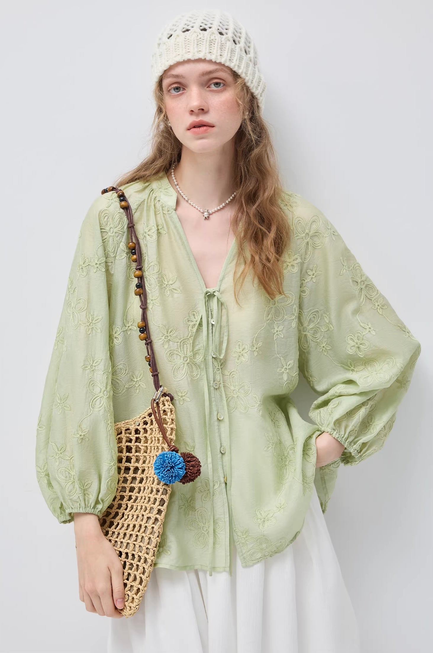 リヨセルVネック ランタンスリーブブラウス
C3421