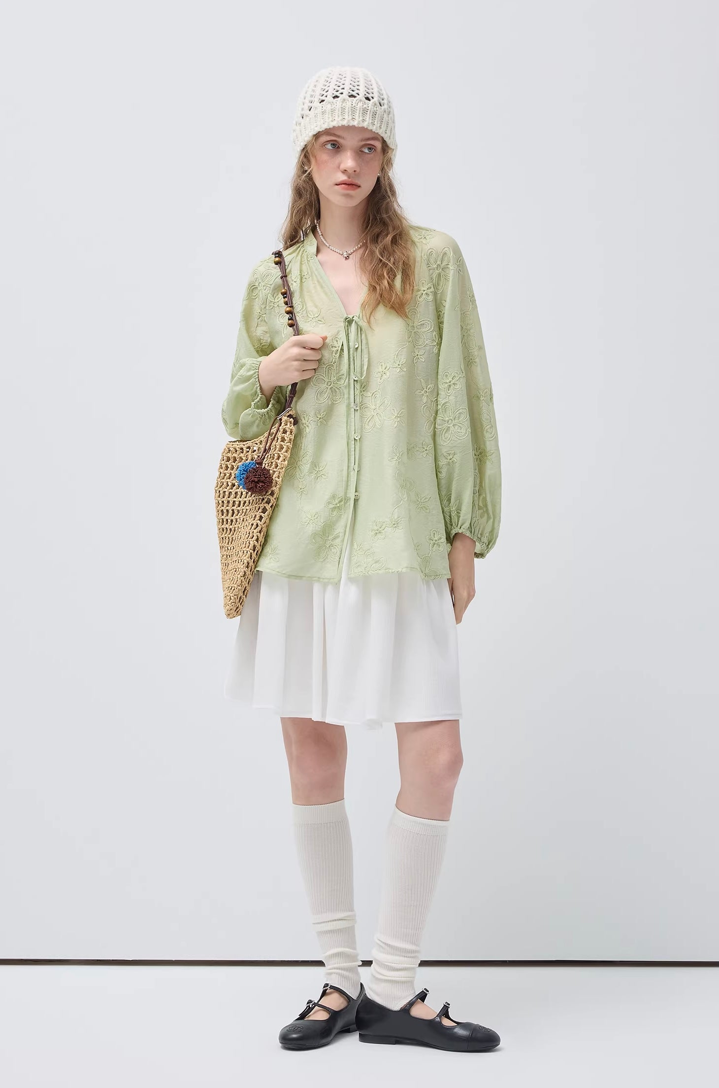 リヨセルVネック ランタンスリーブブラウス
C3421