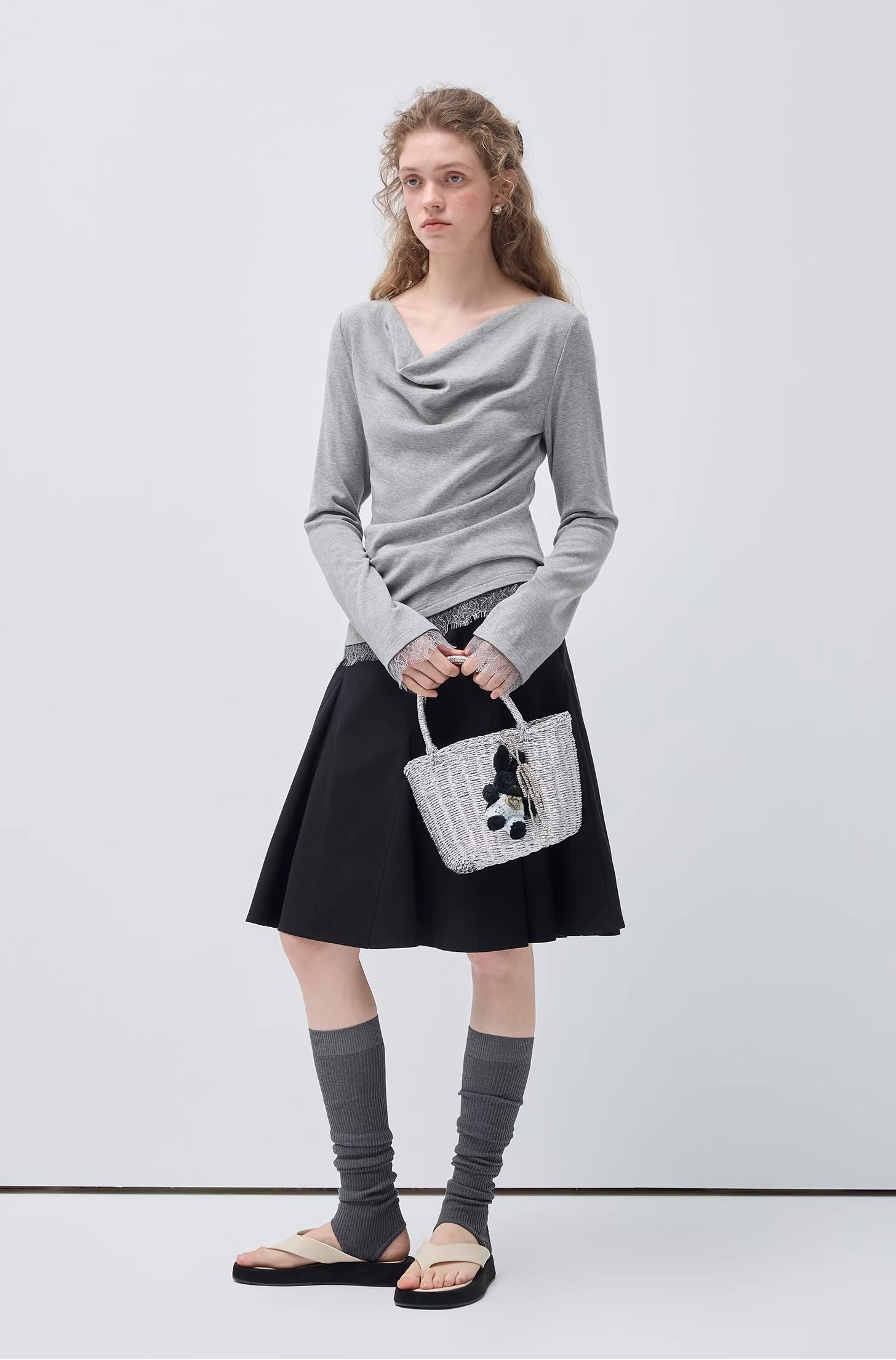 ドレープネックレースコンビ ニットロングスリーブ
C3426