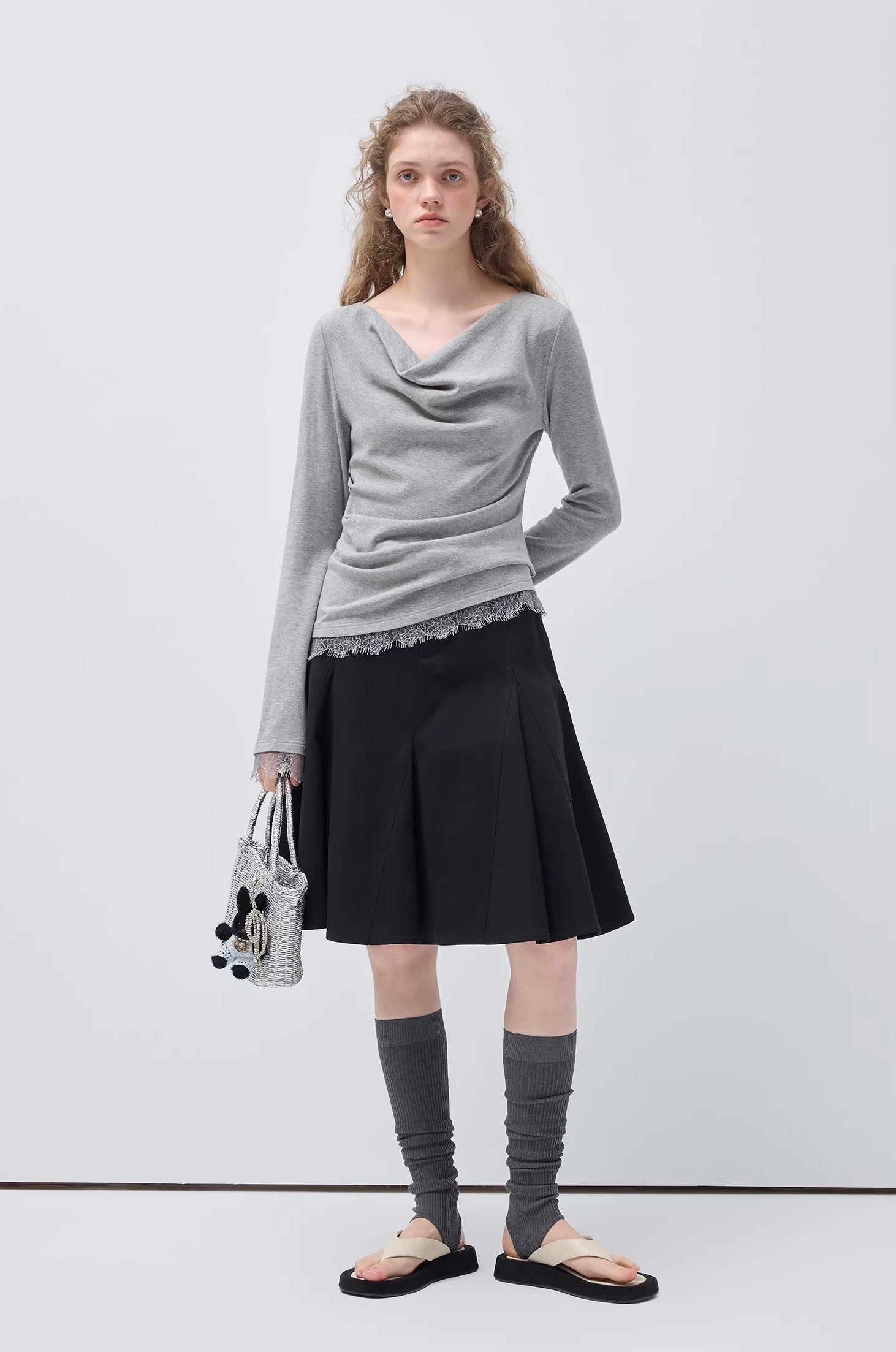 ドレープネックレースコンビ ニットロングスリーブ
C3426