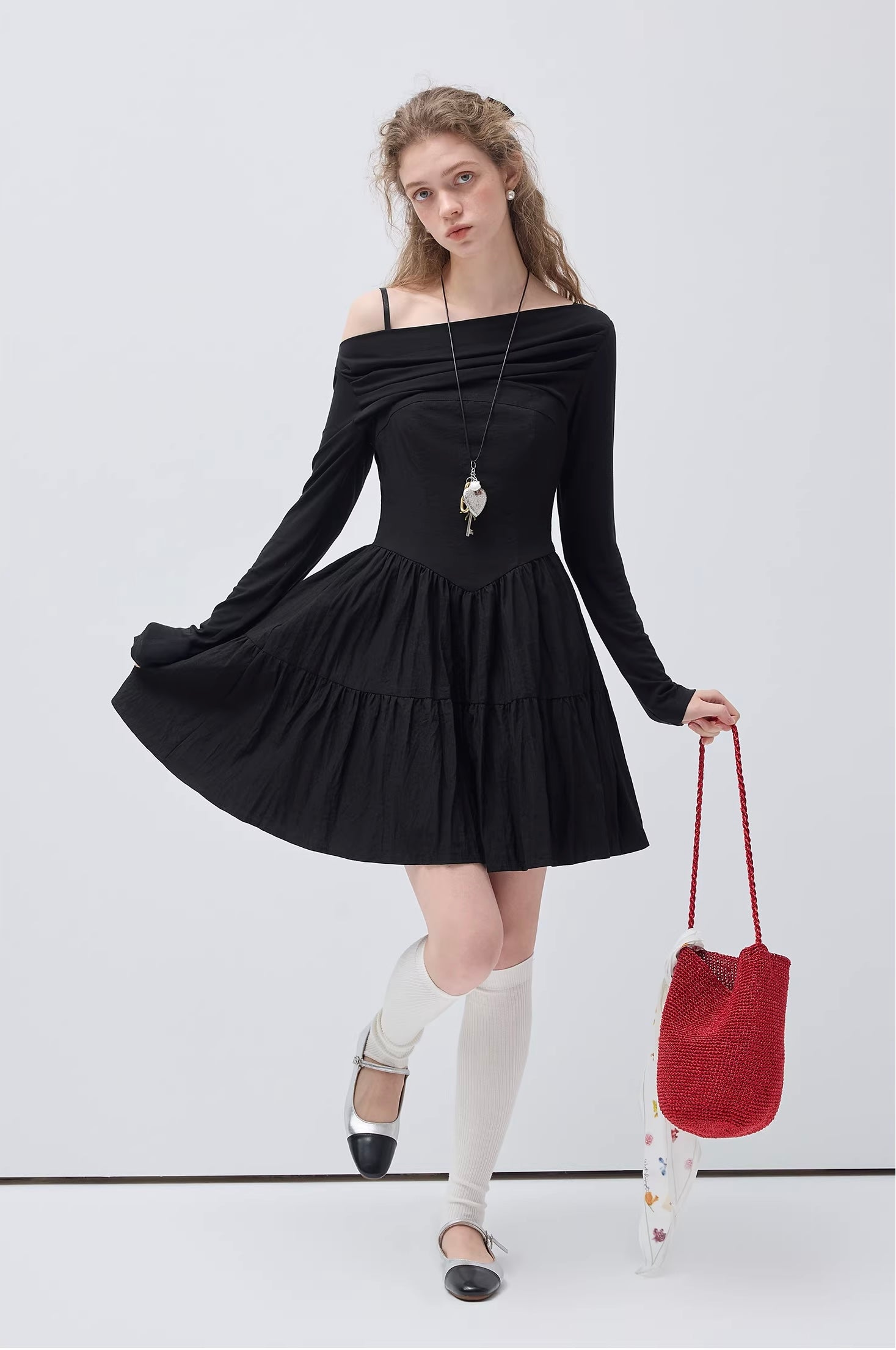 オフショルエレガントフィットワンピース
C3437