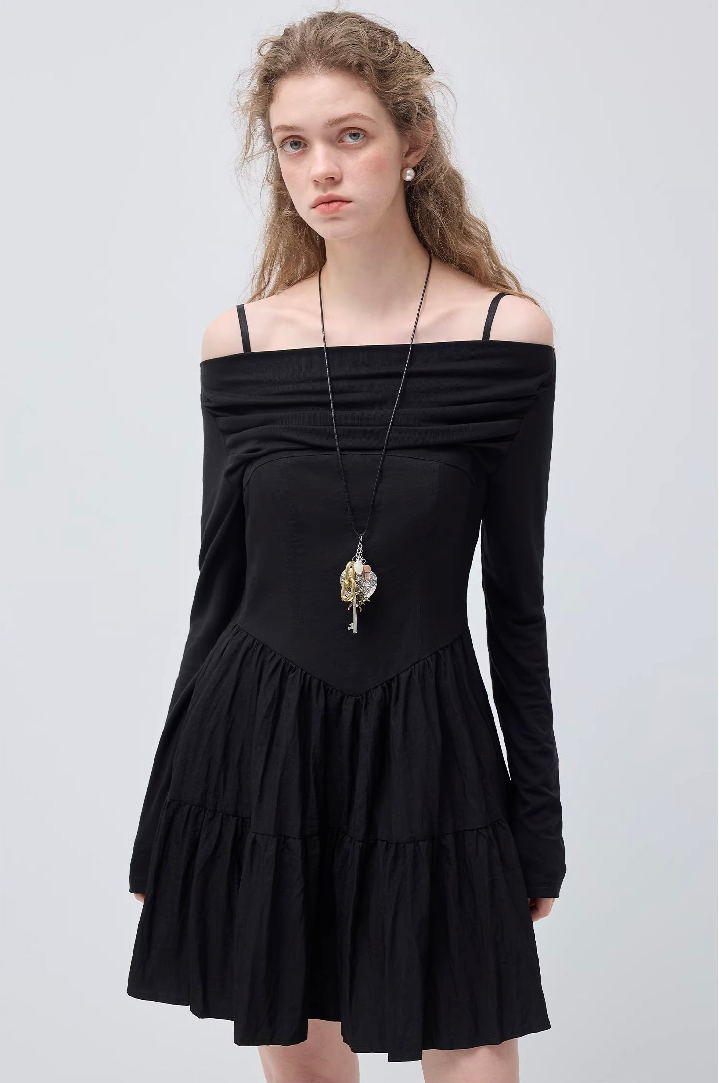 オフショルエレガントフィットワンピース
C3437