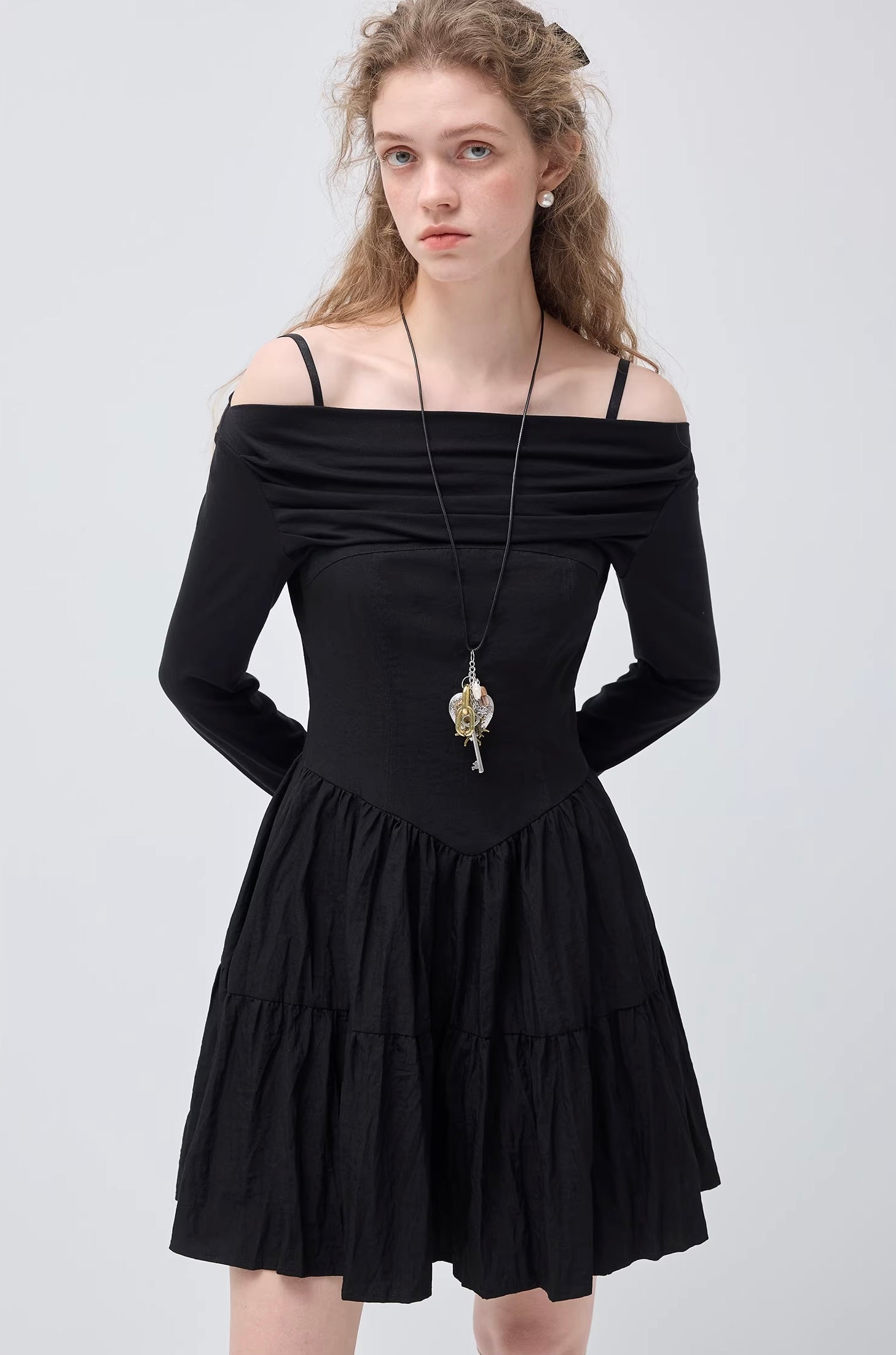 オフショルエレガントフィットワンピース
C3437