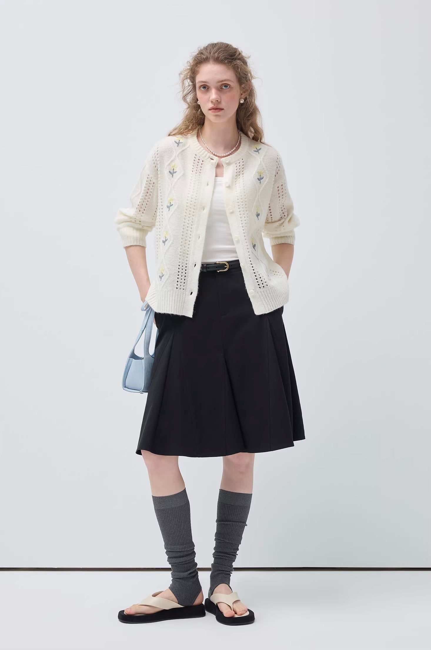 フラワー刺繍ウールカーディガン
C3443