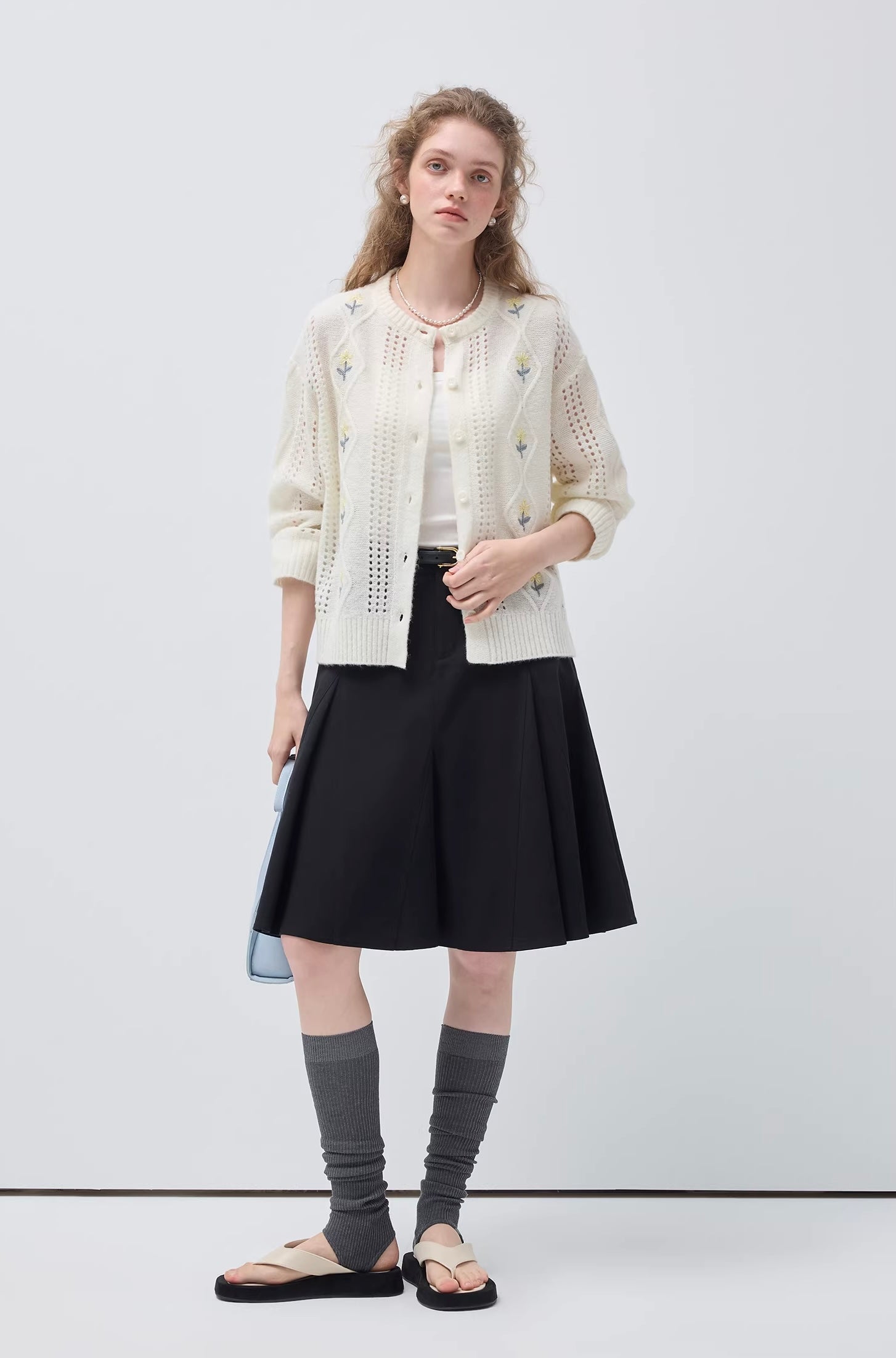 フラワー刺繍ウールカーディガン
C3443