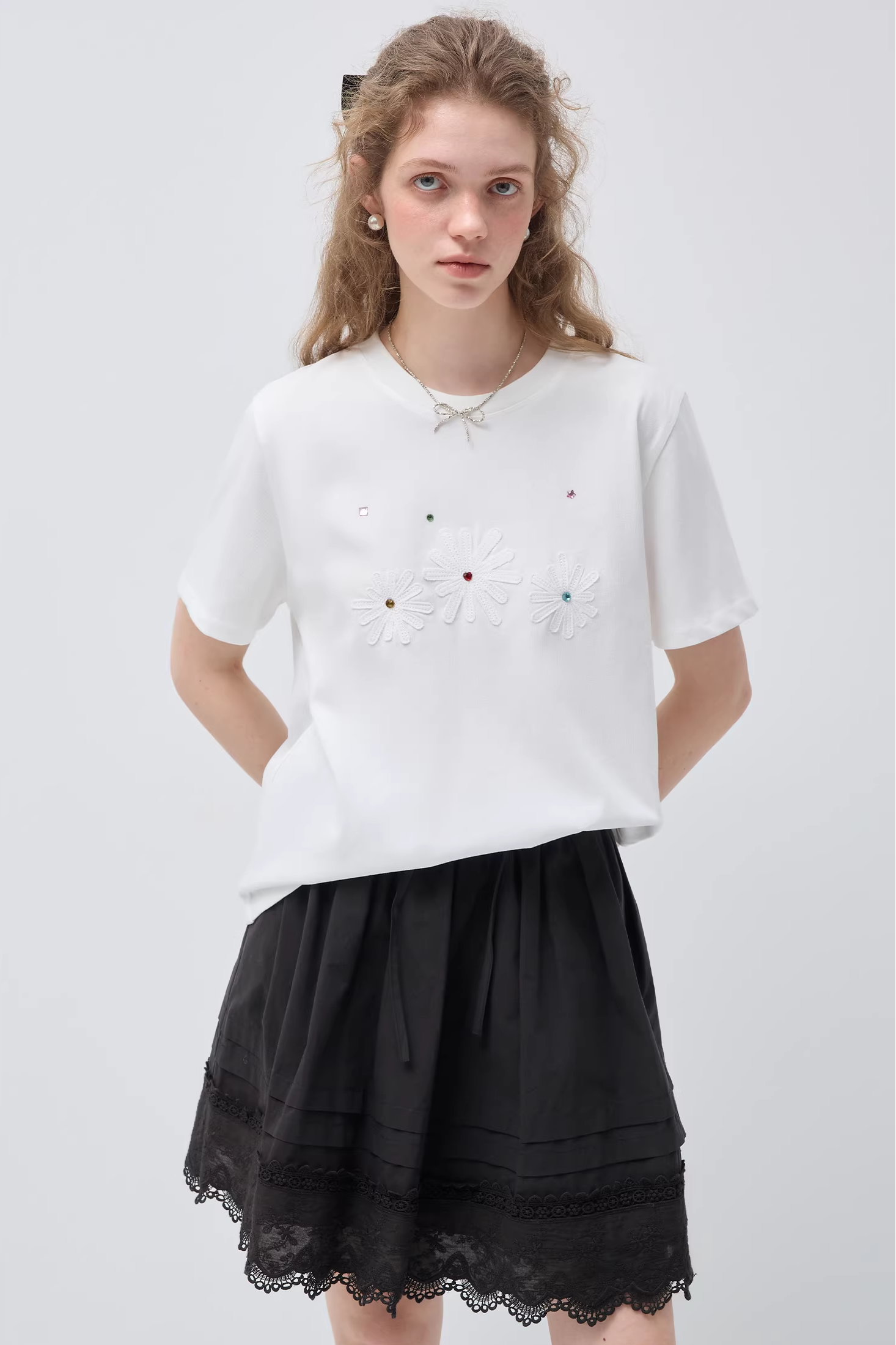 ラウンドネックパッチ刺繍入りカジュアルTシャツC3517