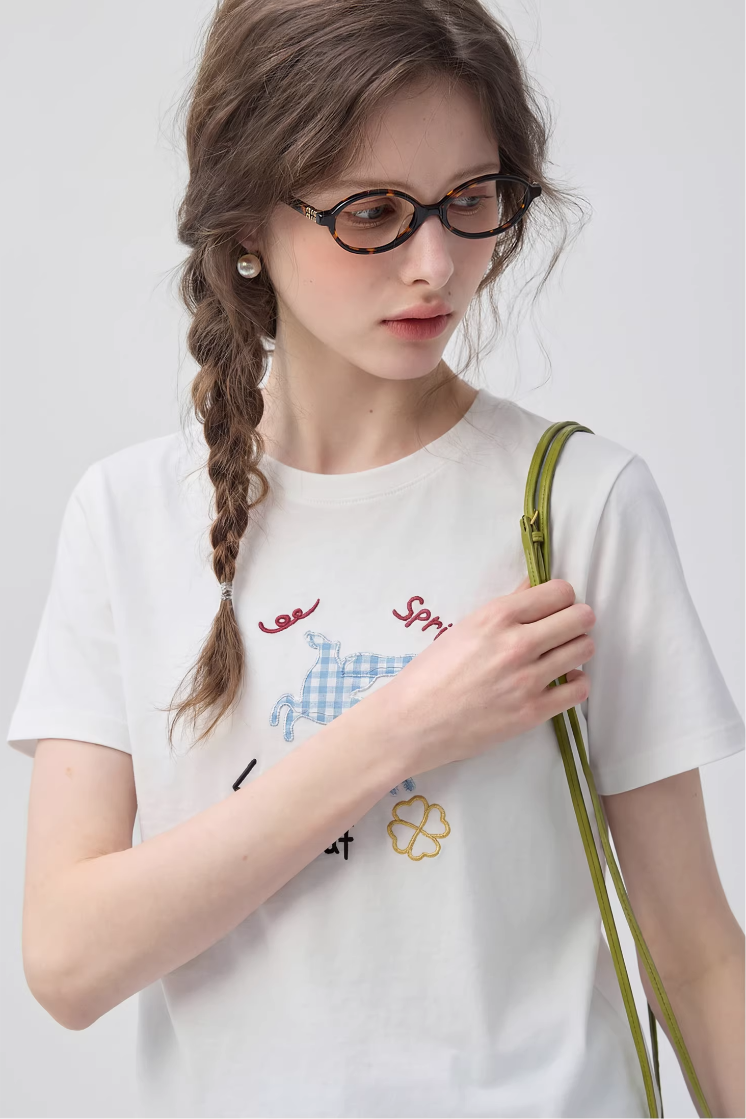 パッチ付きペガサスレター刺繍TシャツC3552