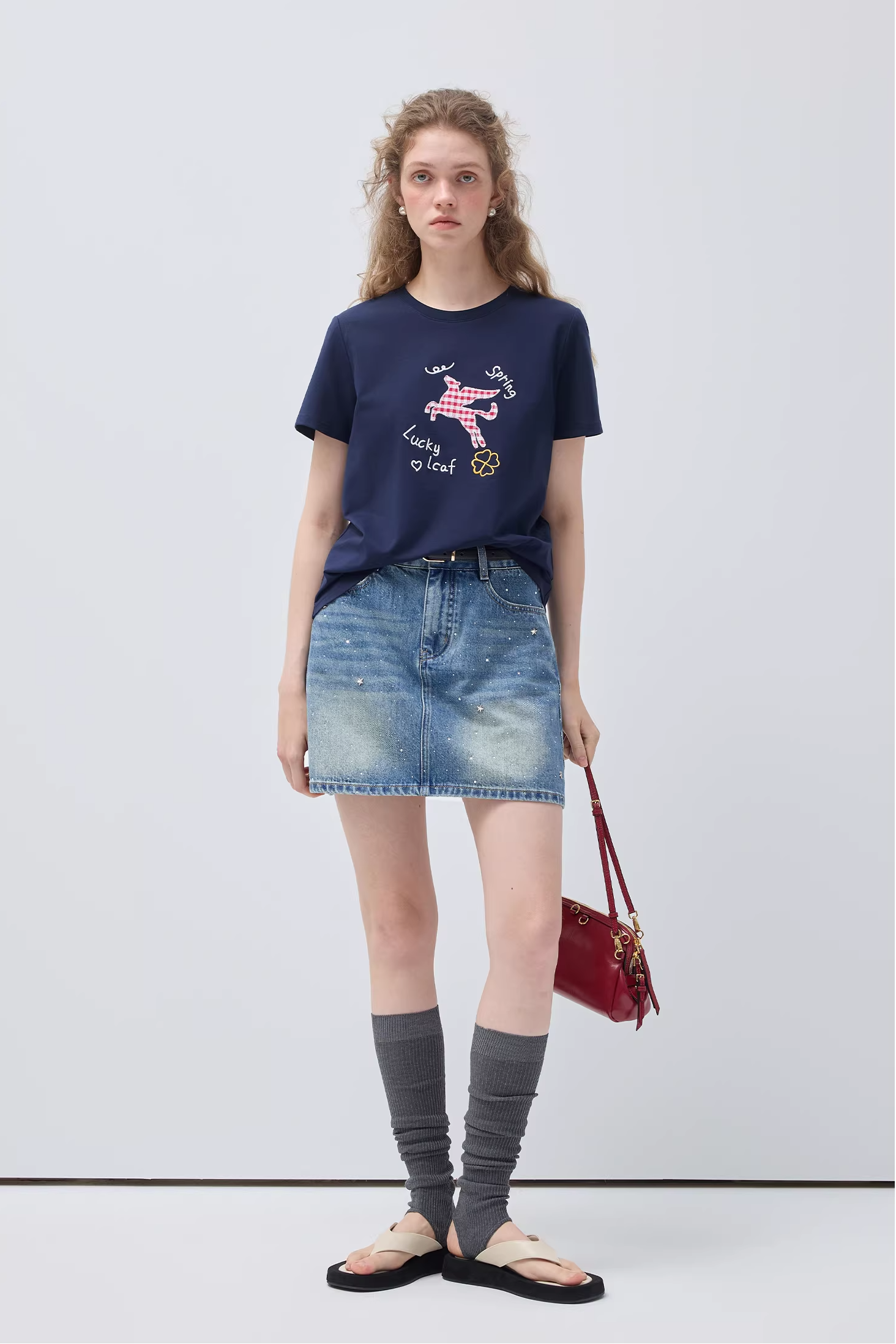 パッチ付きペガサスレター刺繍TシャツC3552