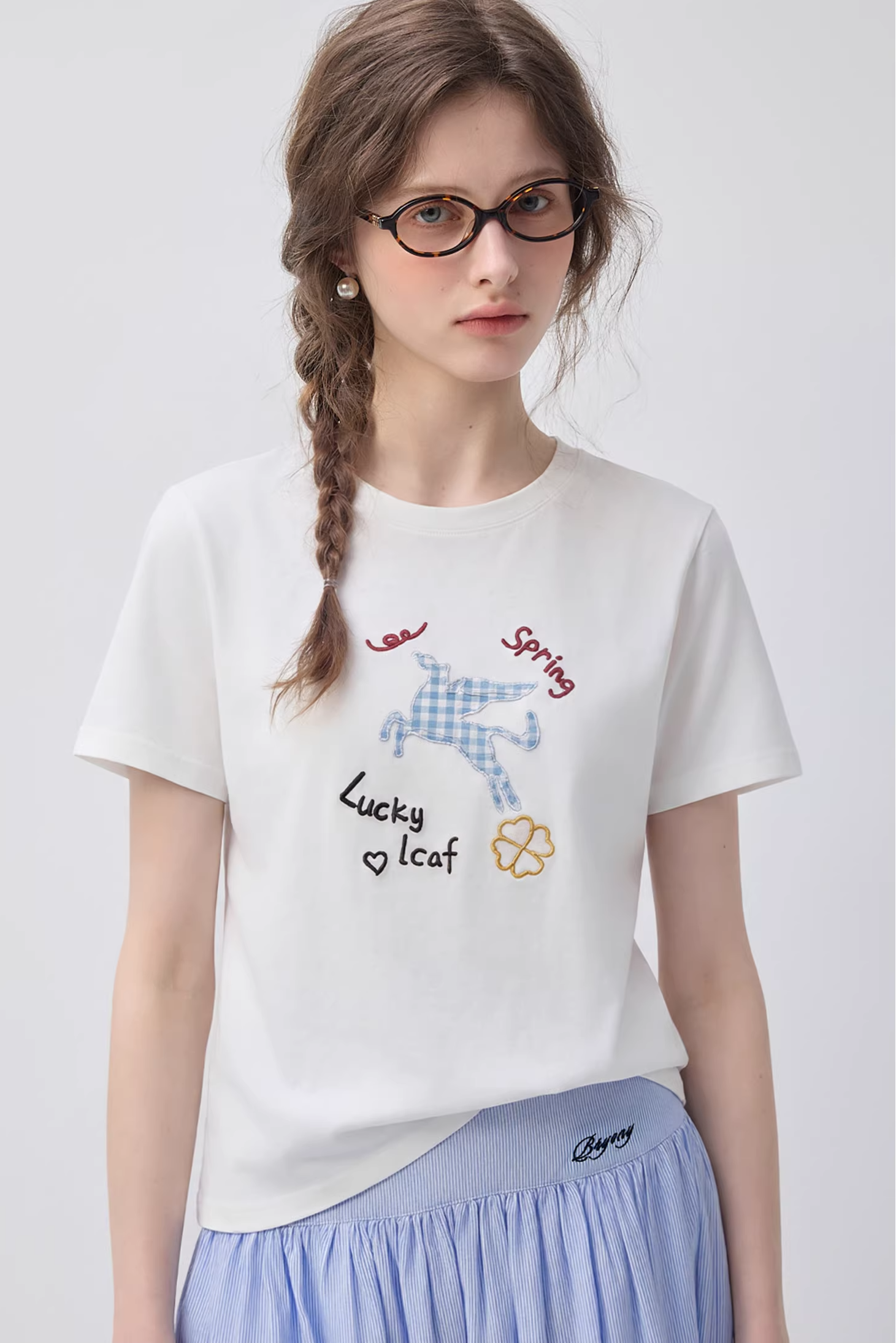 パッチ付きペガサスレター刺繍TシャツC3552