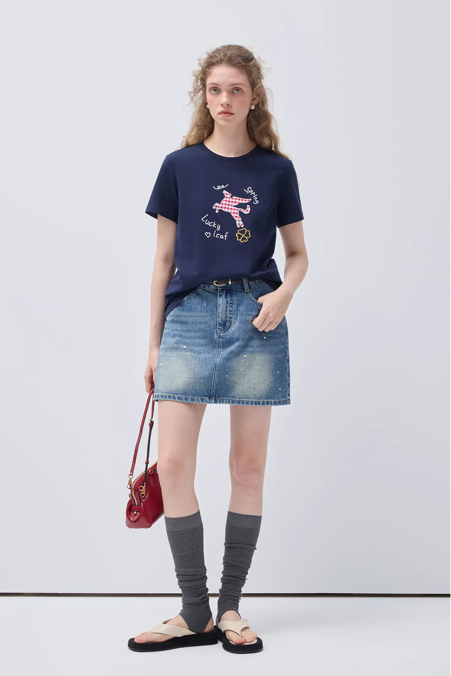 パッチ付きペガサスレター刺繍TシャツC3552