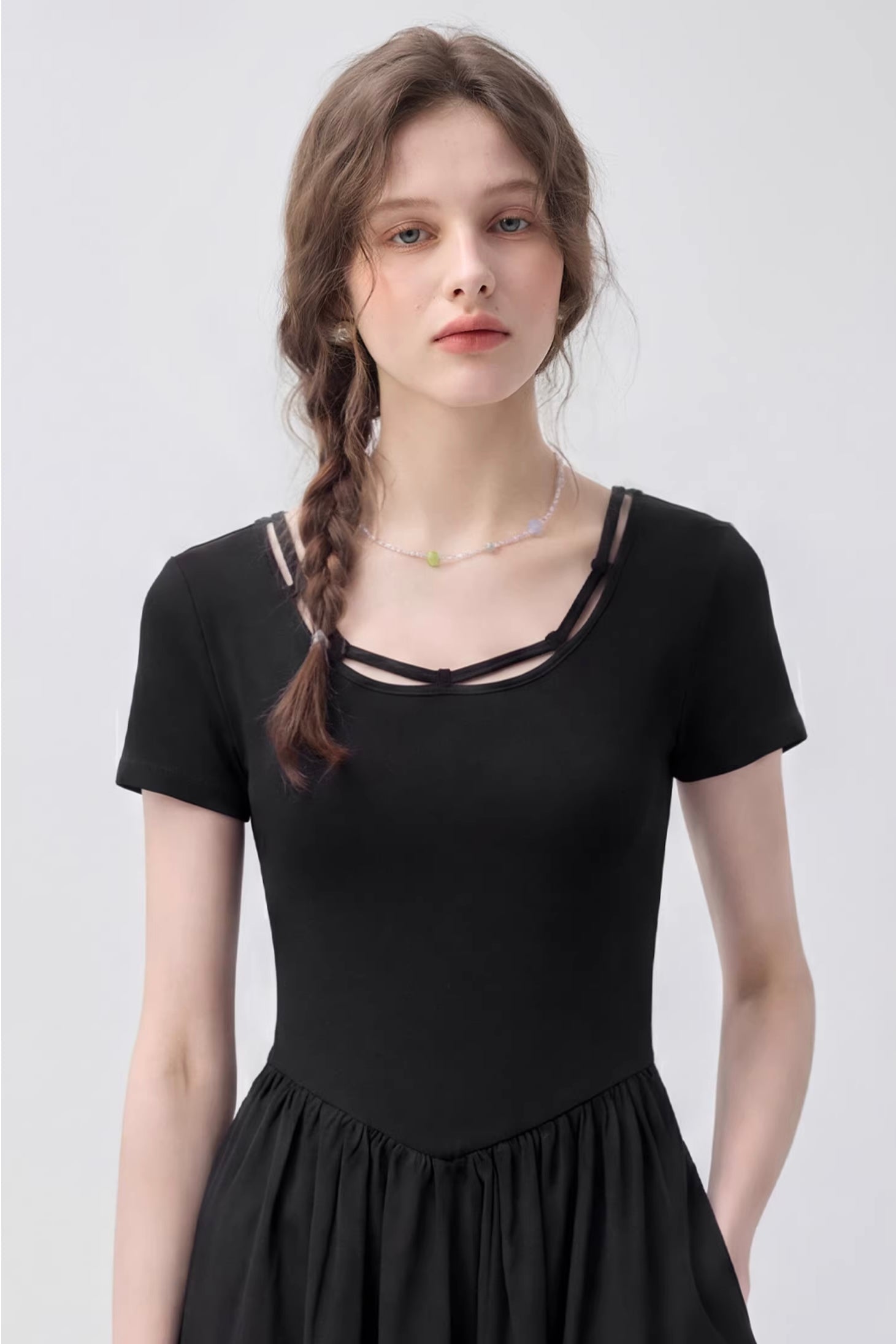 デザインUネックブラックドレスC3603