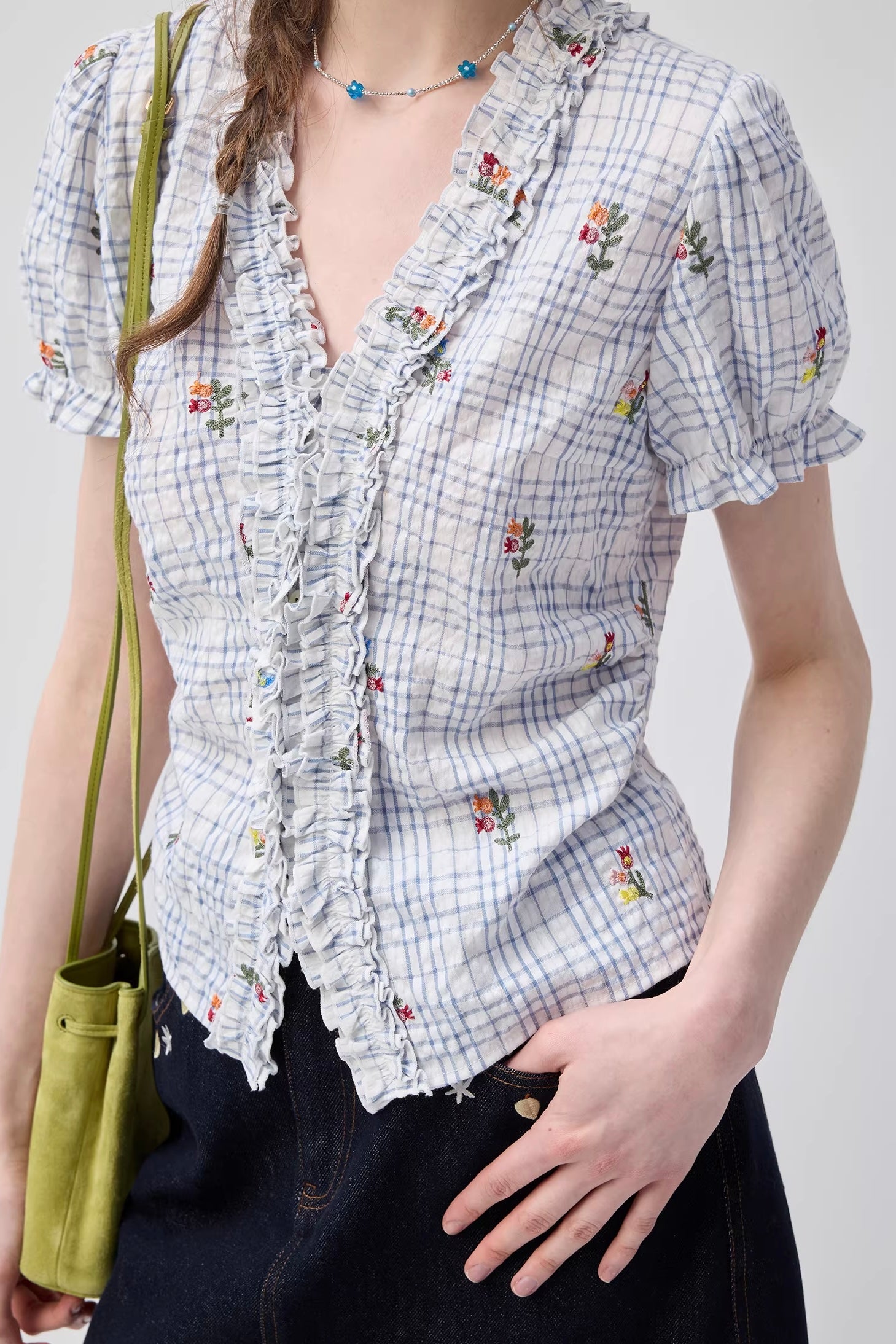 Vネックファンガスエッジチェック柄シャツ×スカートC3611