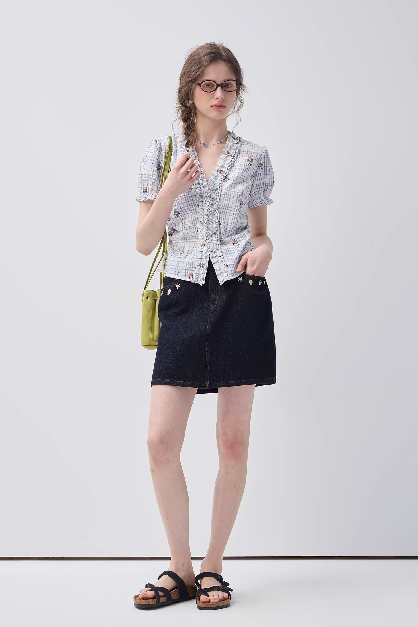 Vネックファンガスエッジチェック柄シャツ×スカートC3611