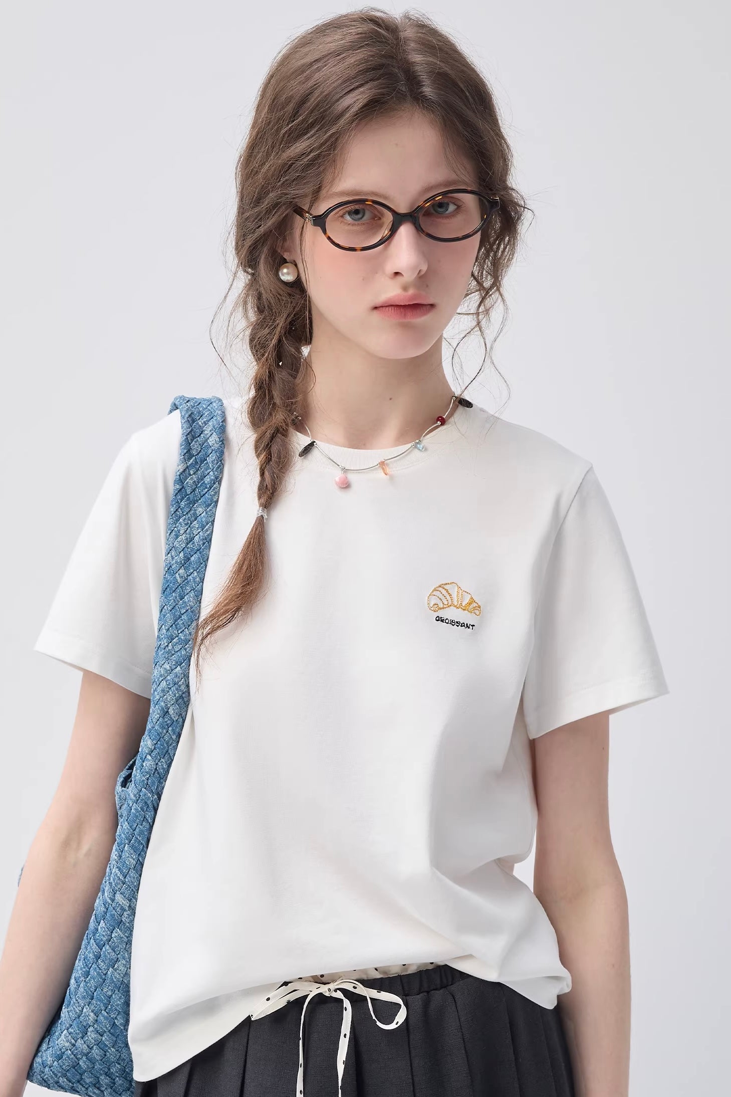 ラウンドネック刺繍入りTシャツC3619