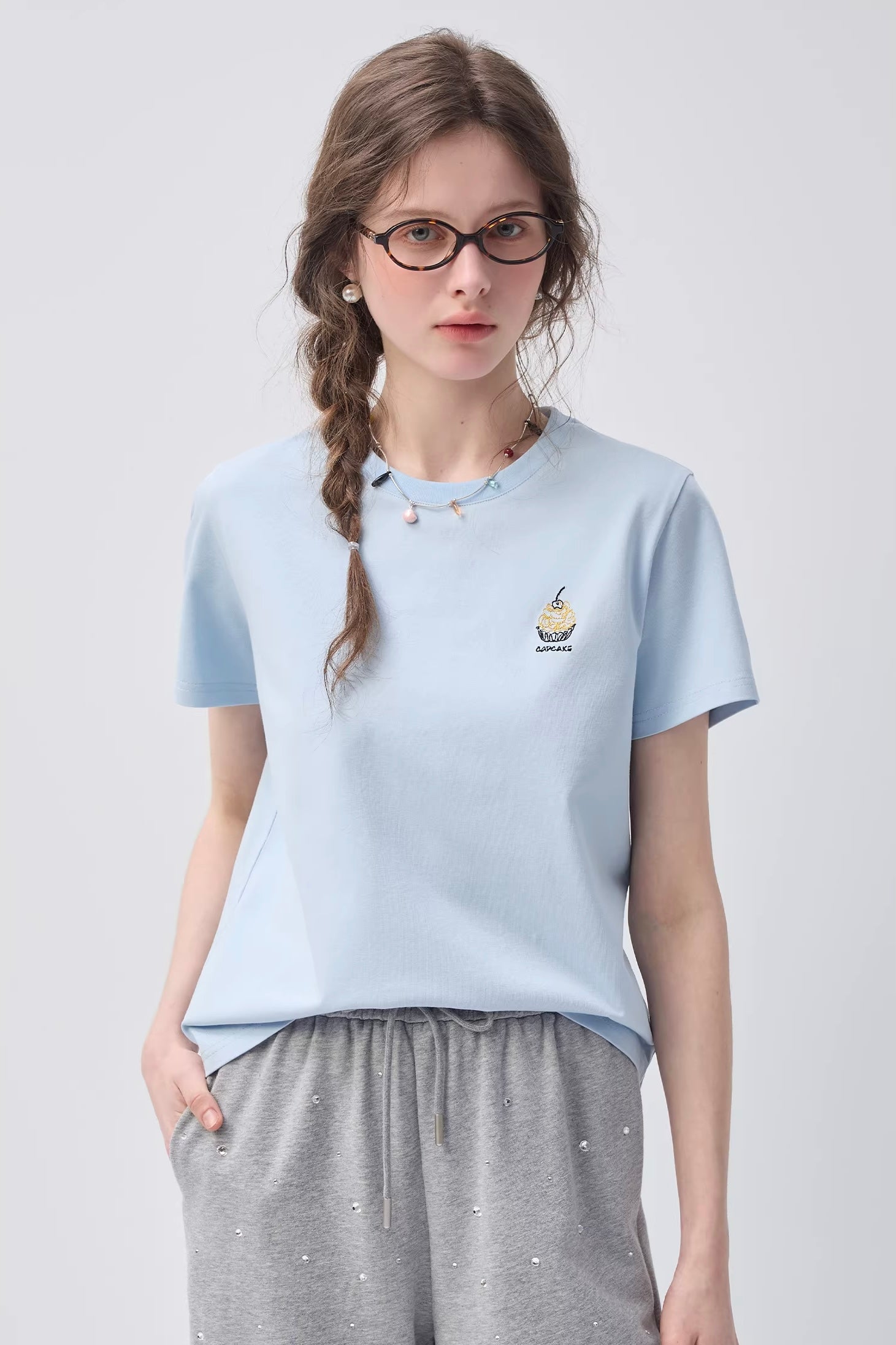 ラウンドネック刺繍入りTシャツC3619