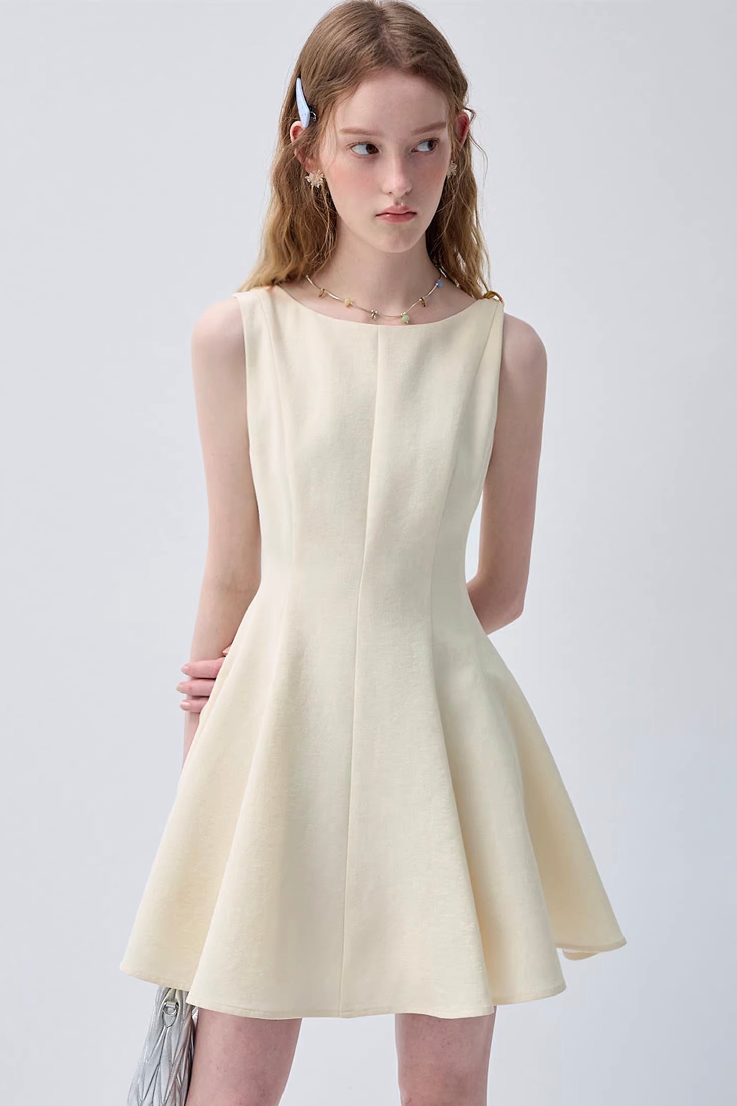ミニマルデザインウエストシェイプノースリーブワンピースC3640