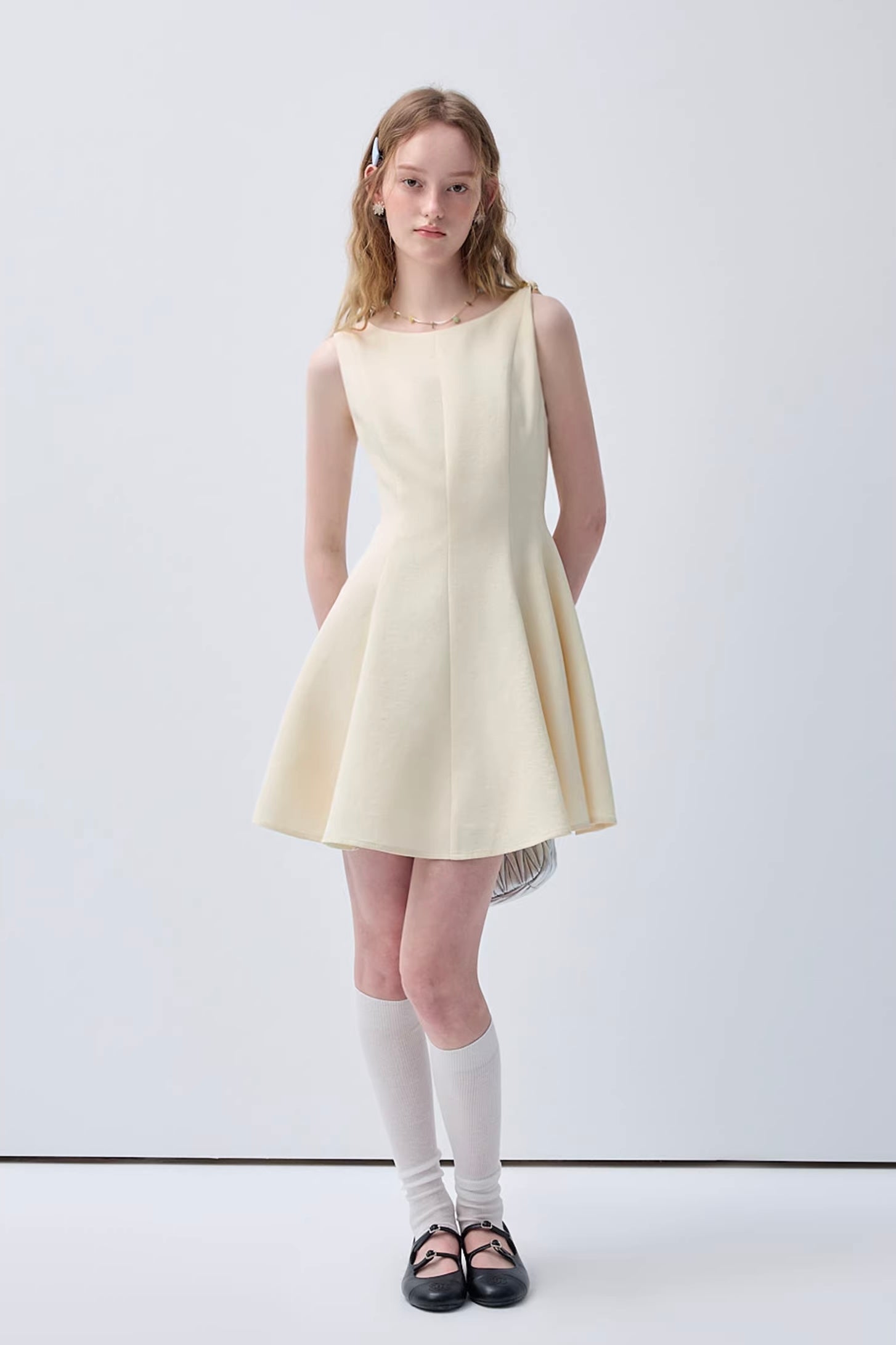 ミニマルデザインウエストシェイプノースリーブワンピースC3640