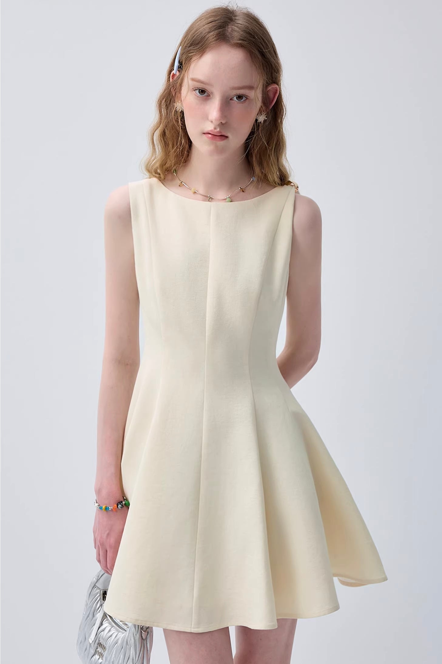ミニマルデザインウエストシェイプノースリーブワンピースC3640