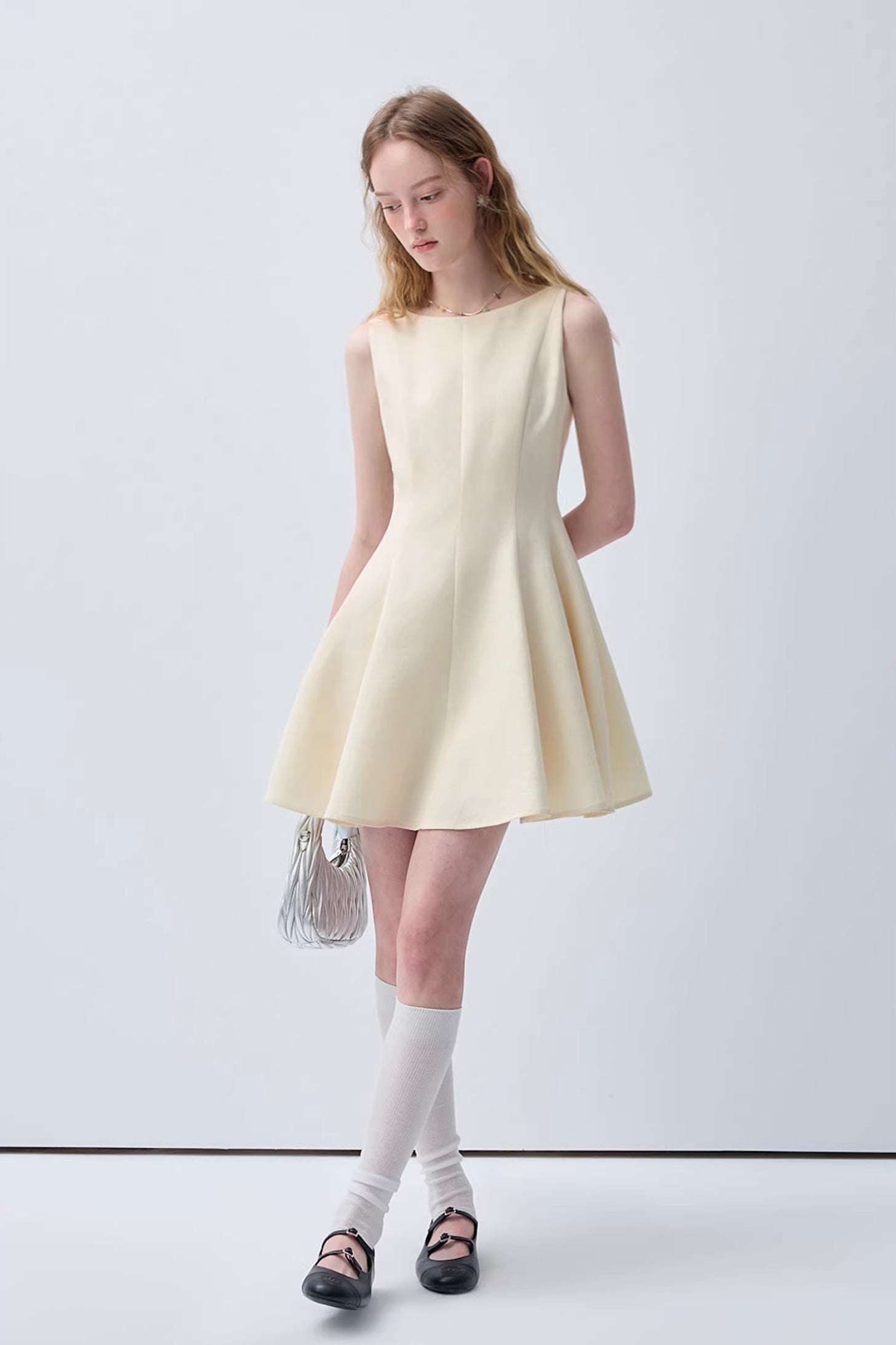 ミニマルデザインウエストシェイプノースリーブワンピースC3640