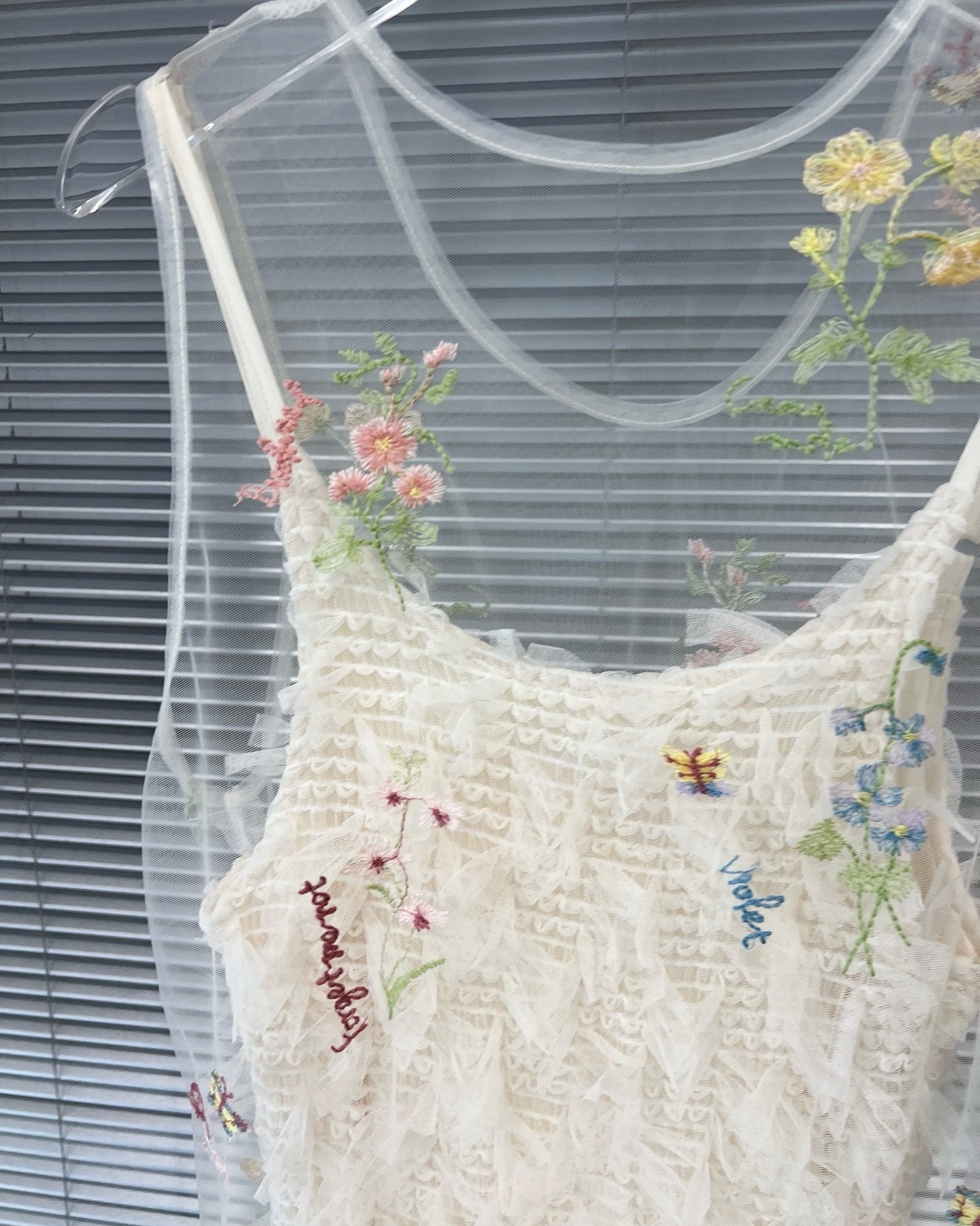 刺繍メッシュホワイトドレス C3822