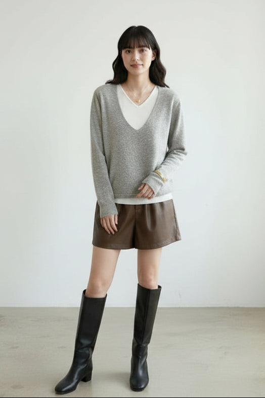 レイヤードVネックニット × エコレザーショートパンツ セット T3008
