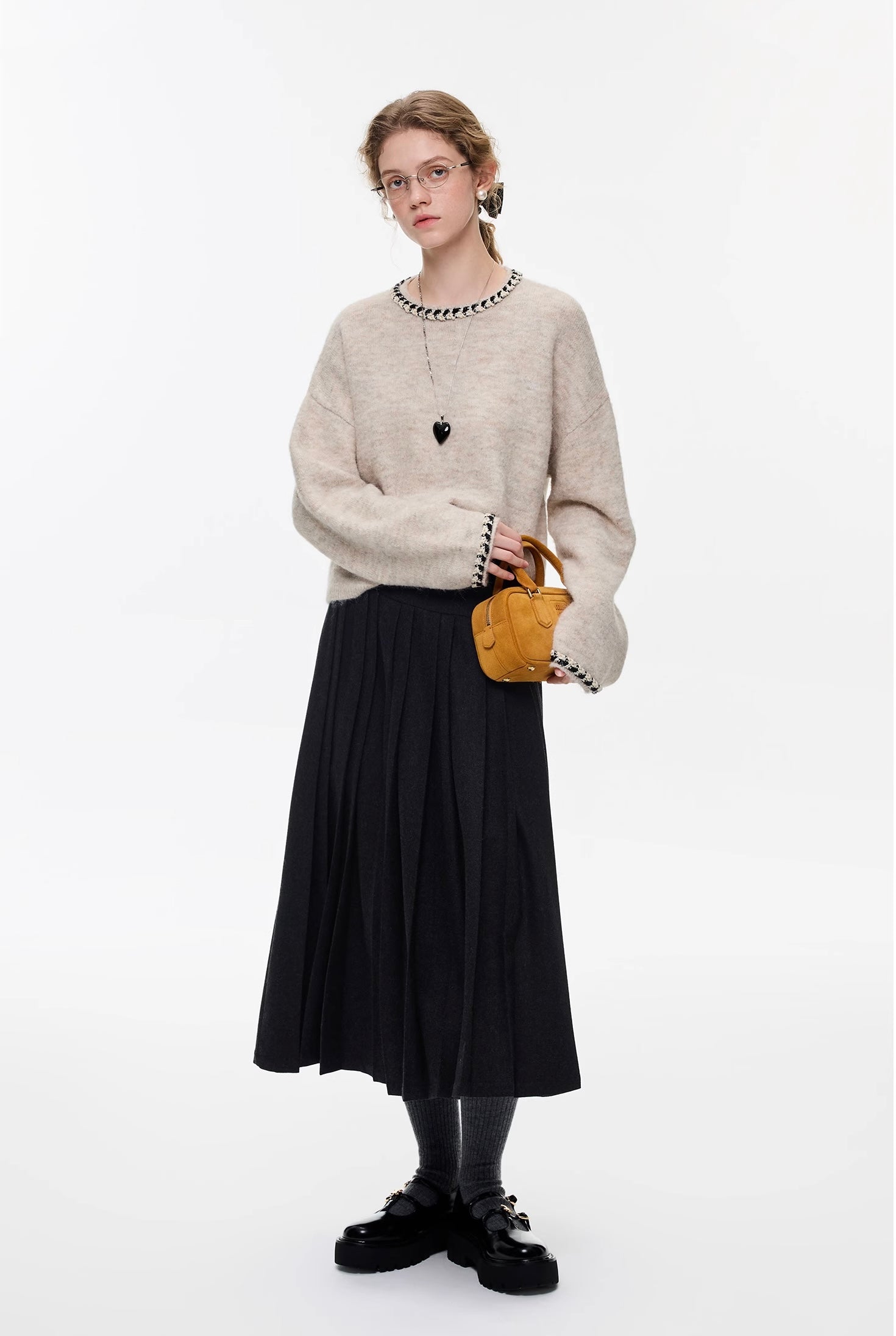 ウールブレンドスリムアッププリーツスカート
C3369