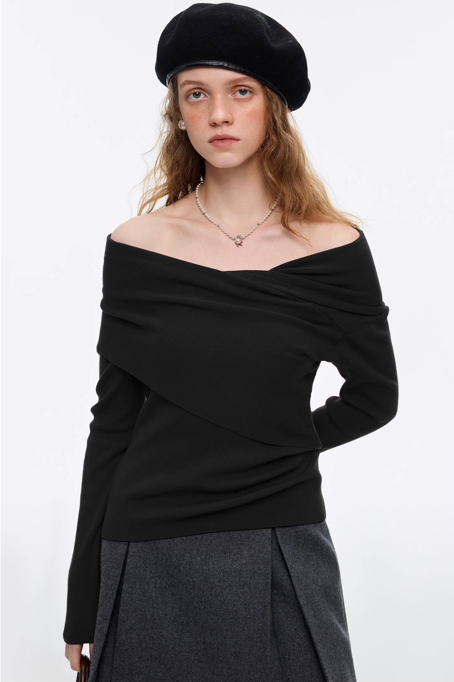 ワンショルダーギャザーウールニット
C3365