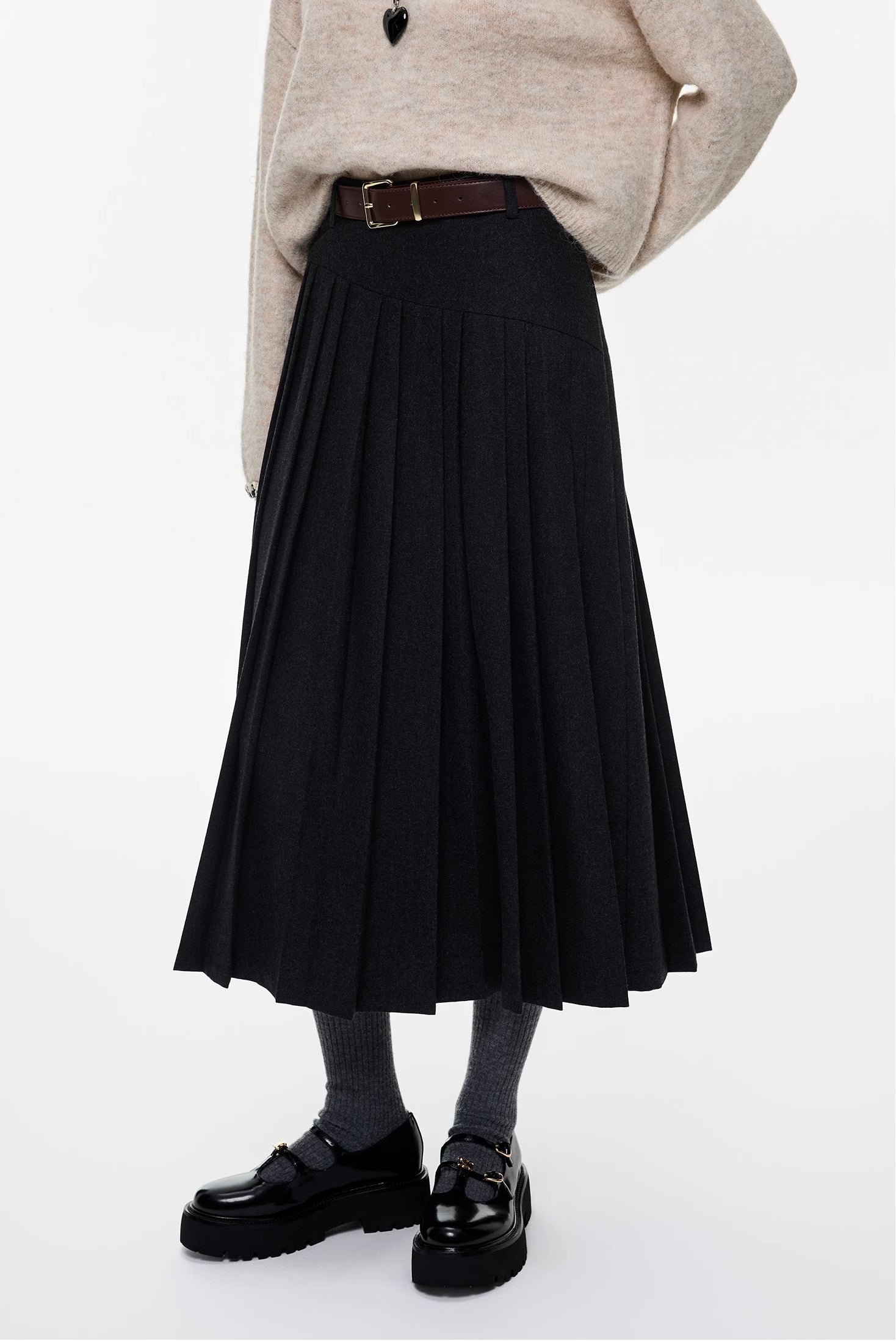 ウールブレンドスリムアッププリーツスカート
C3369