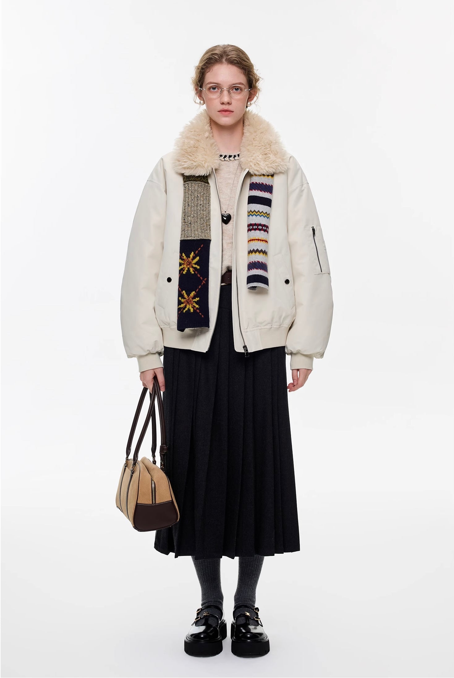 ウールブレンドスリムアッププリーツスカート
C3369