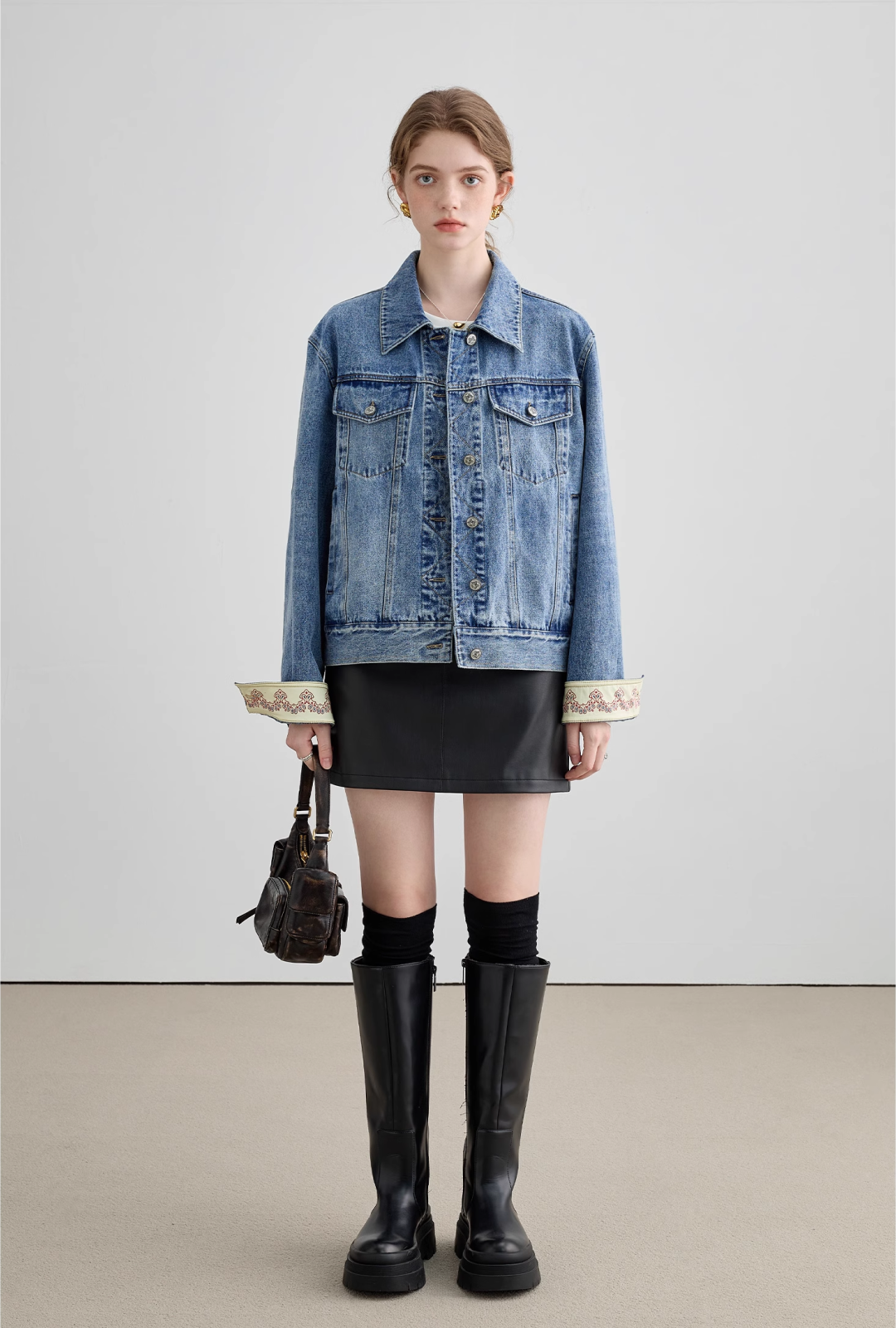 Switching embroidered cuff denim jacket C1090