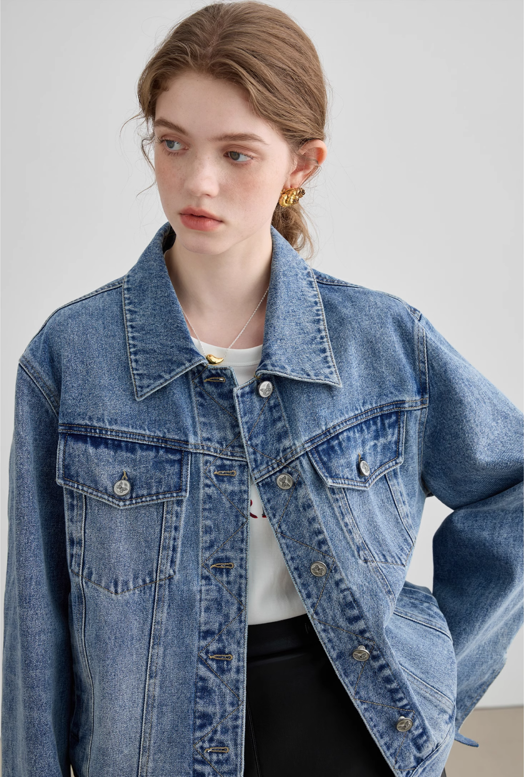 Switching embroidered cuff denim jacket C1090