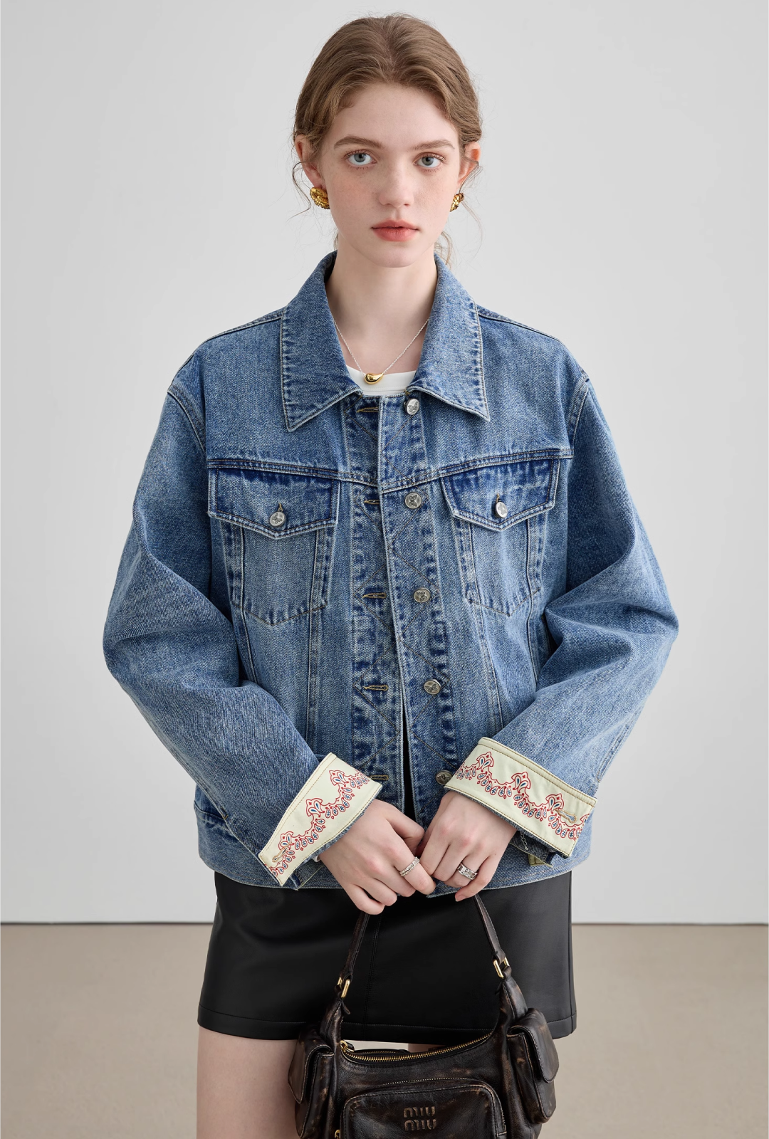 Switching embroidered cuff denim jacket C1090