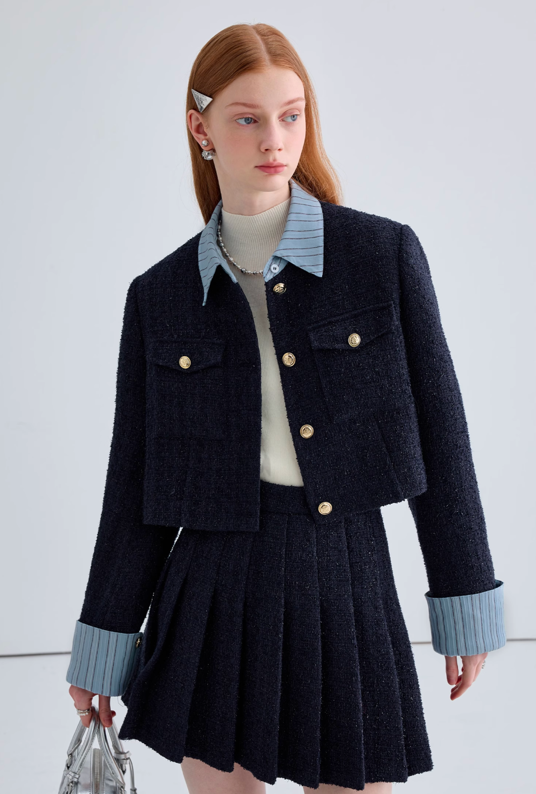 Navy pleated tweed mini skirt can be paired C1458