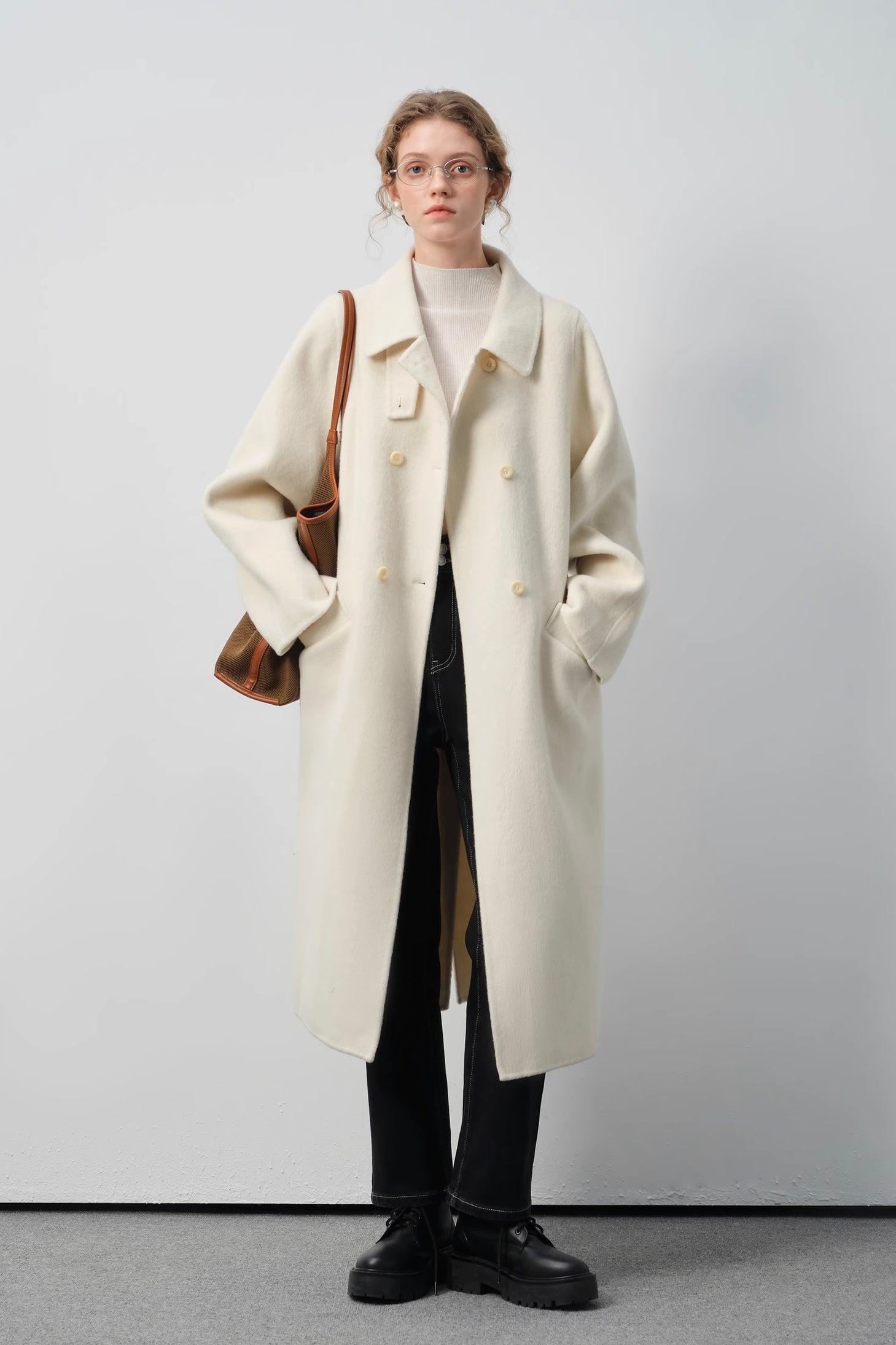 クラシカルムードウールロングコート
C3296