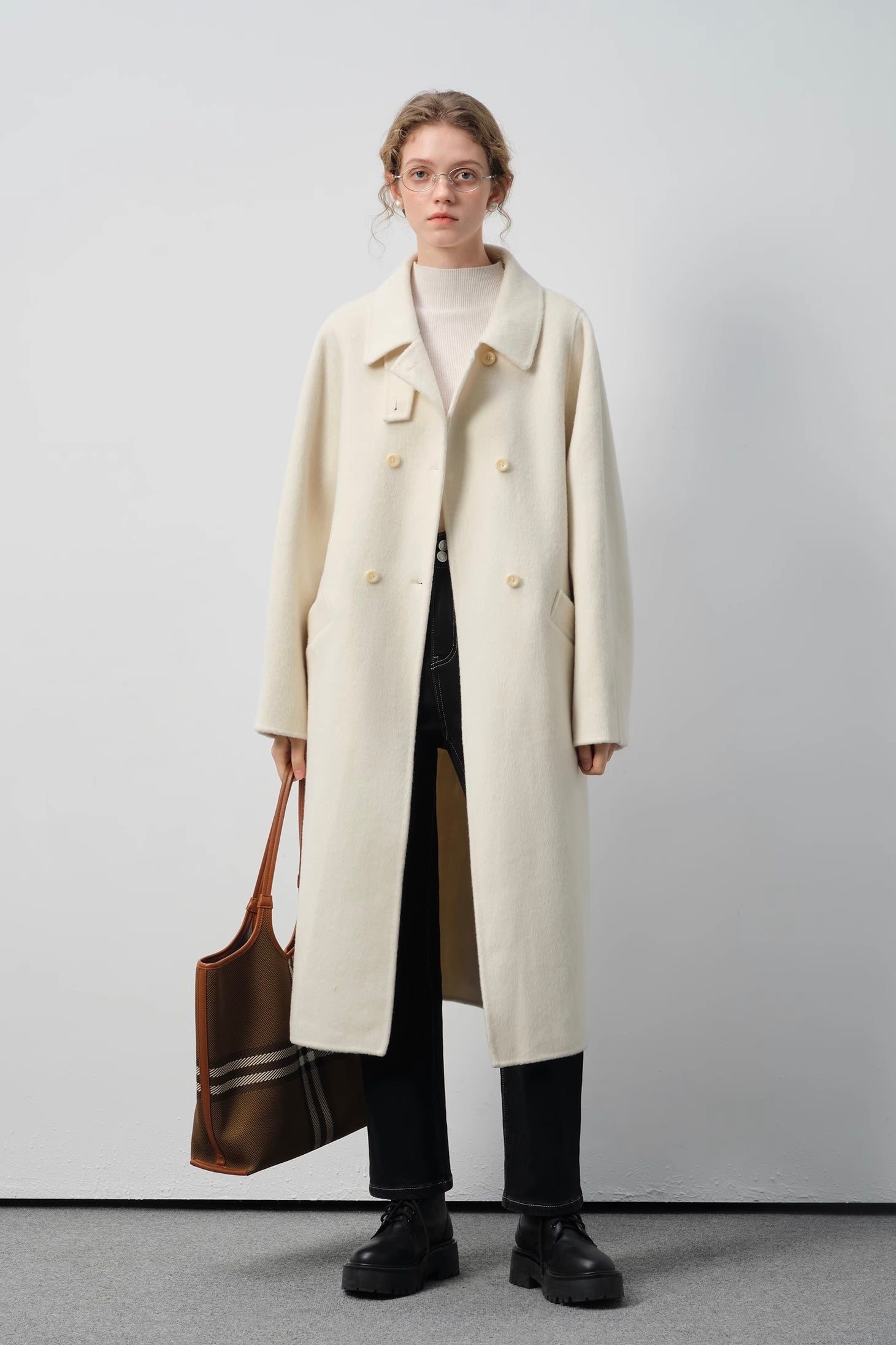 クラシカルムードウールロングコート
C3296