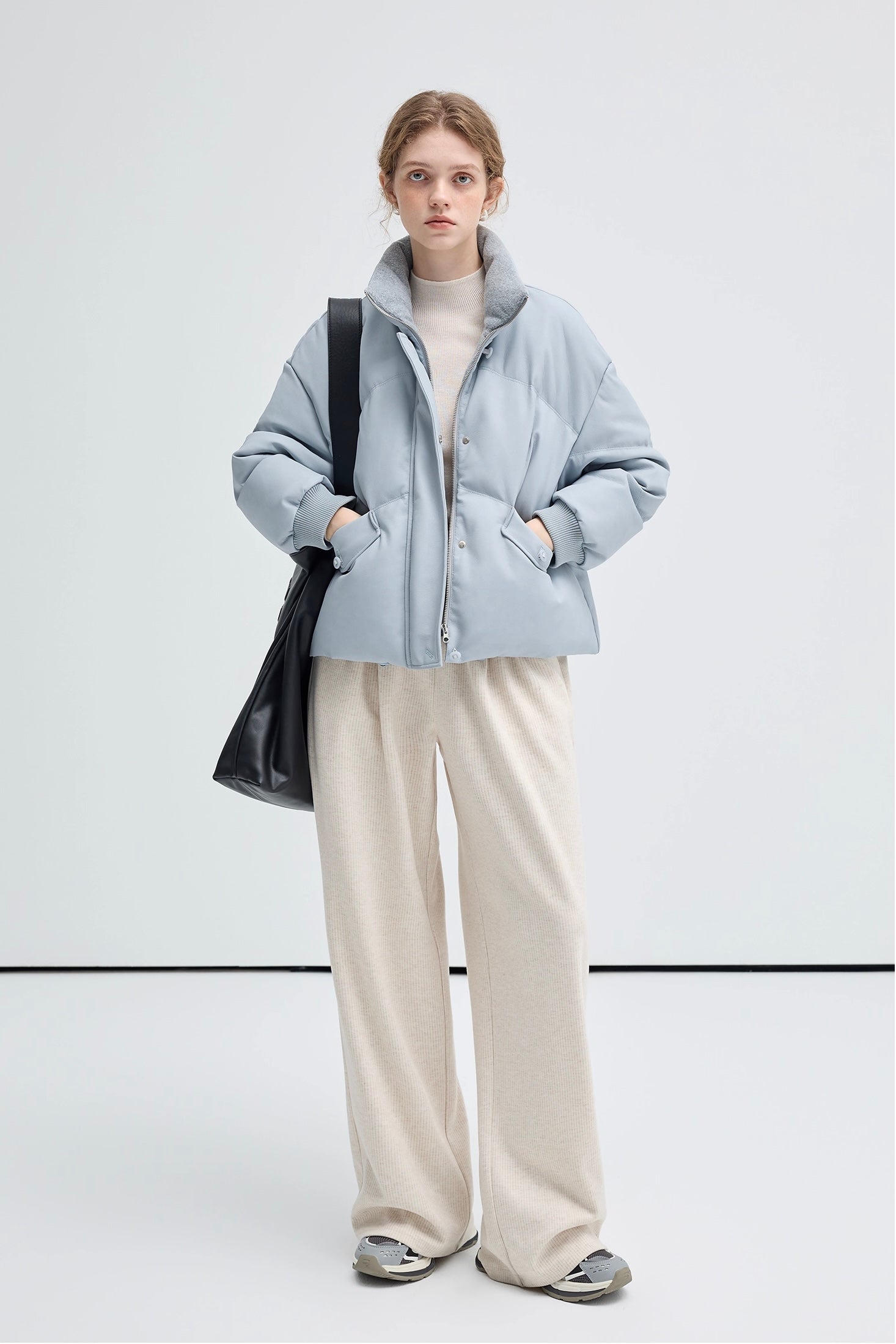 ライトブルーエアリーダウンコート
C3320