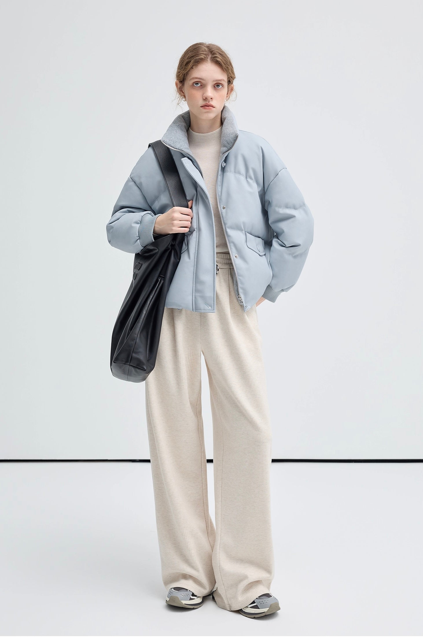 ライトブルーエアリーダウンコート
C3320