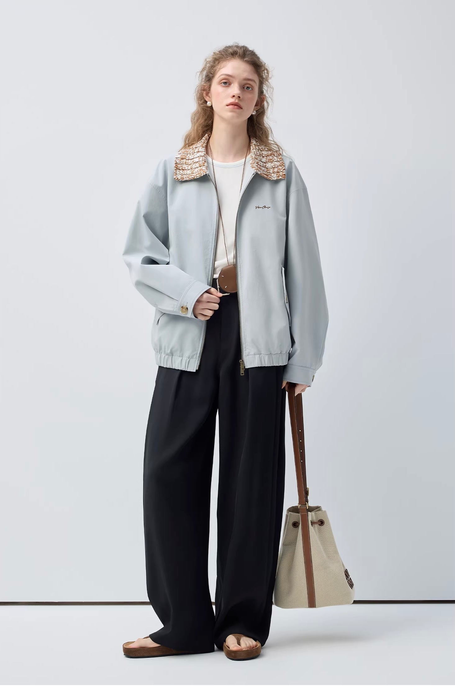 ニットカラー エンブロイダリージャケット
C3389