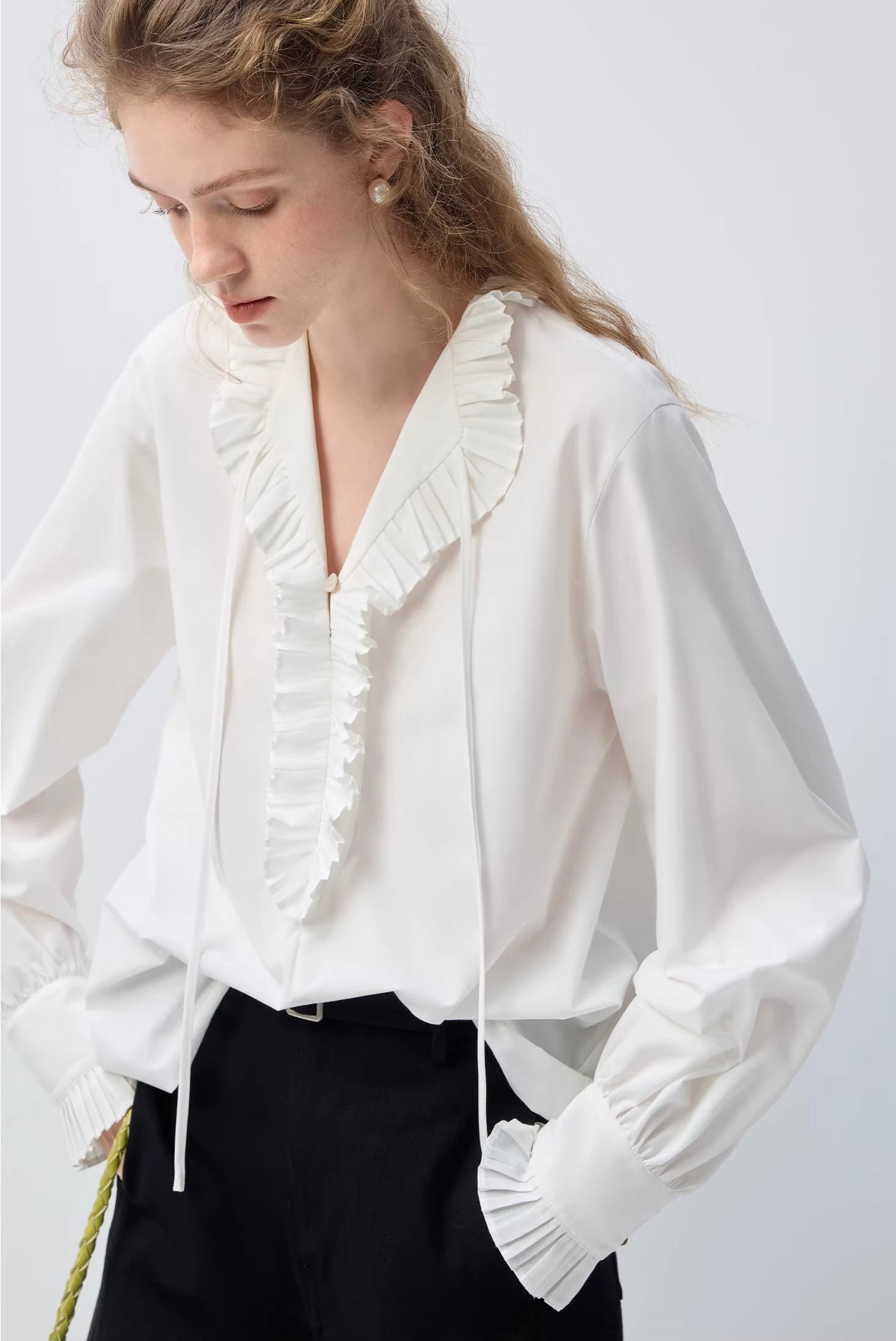 ランタンスリーブ Vネックブラウス
C3393