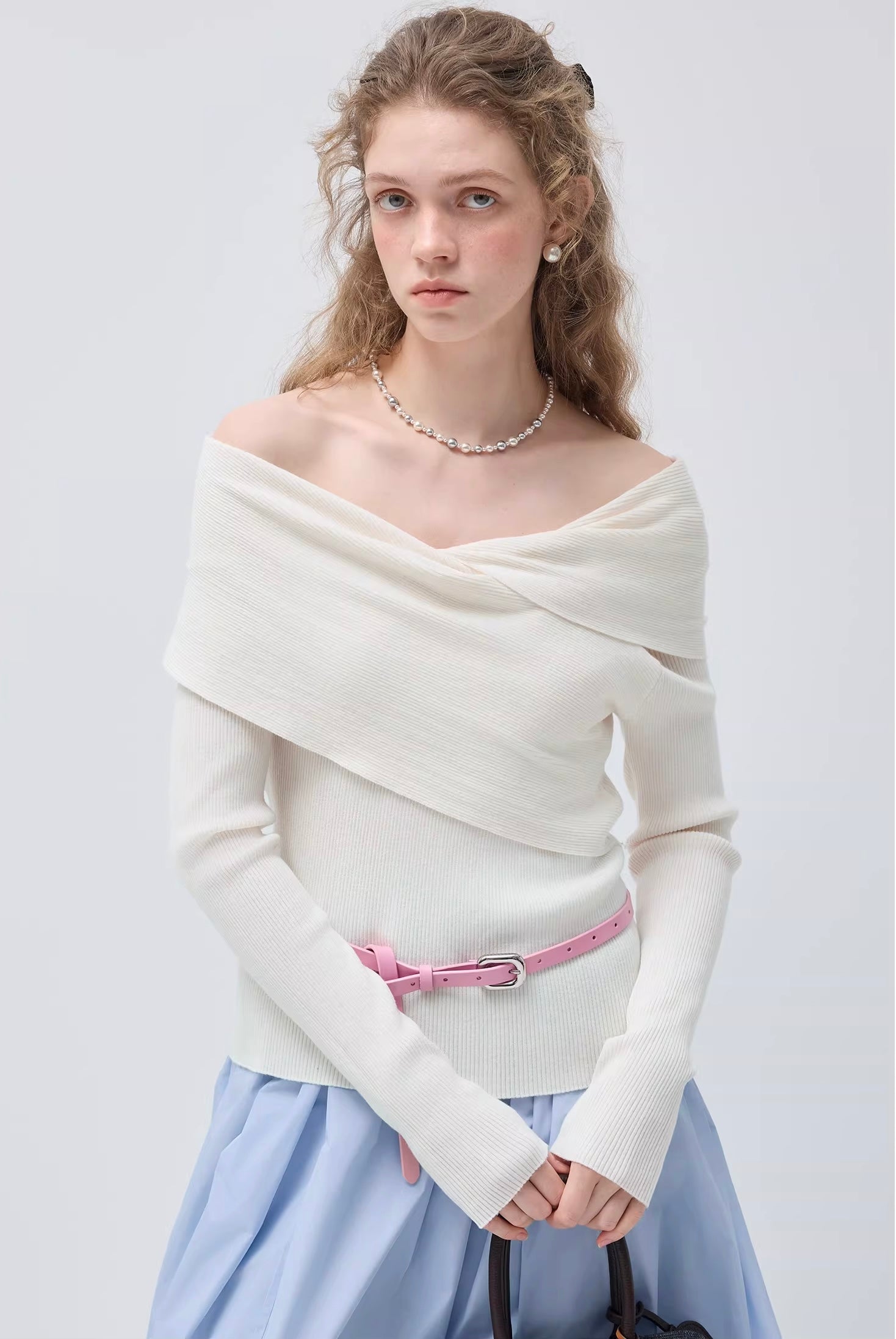 オフショルダーウエストマークニット
C3402