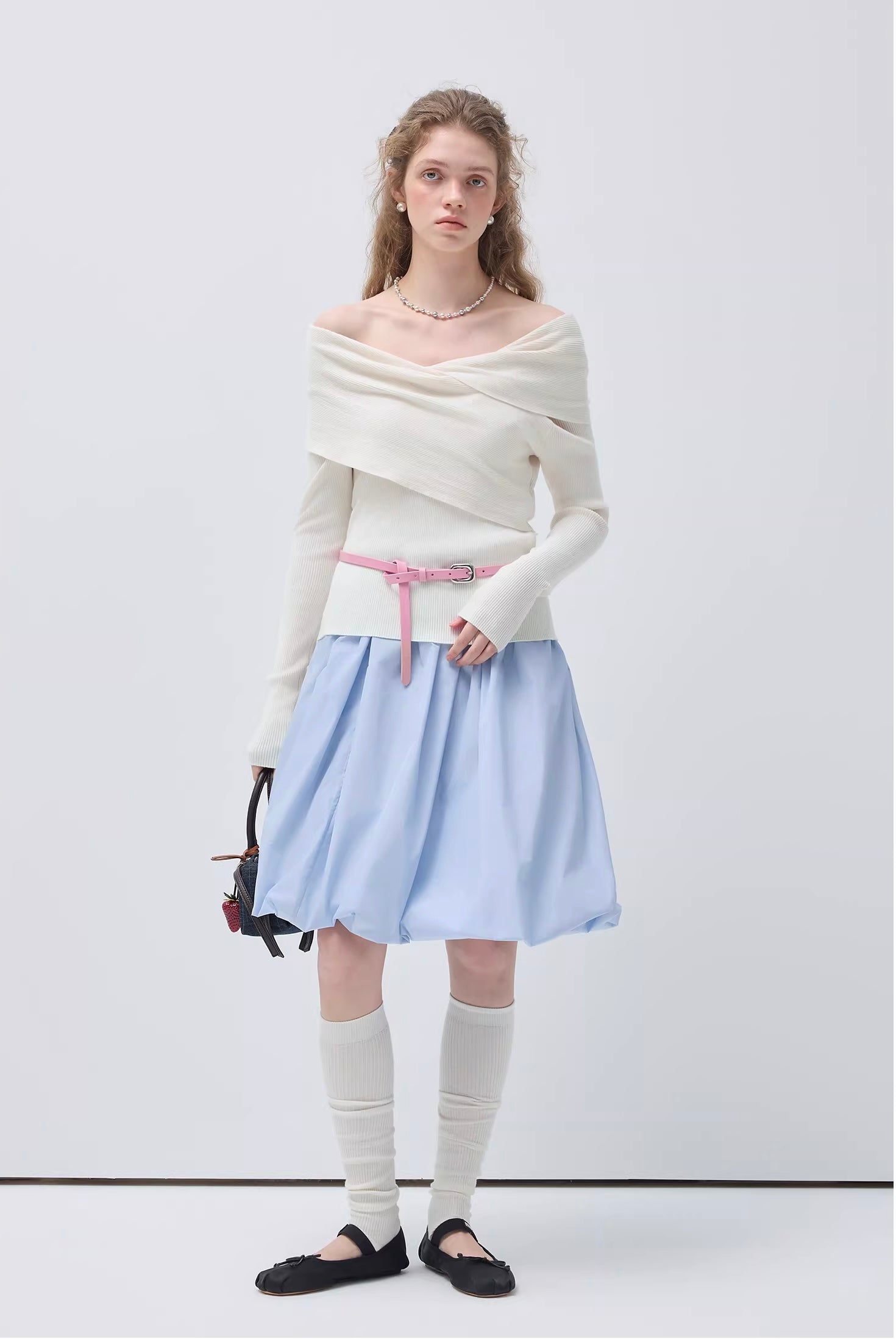 オフショルダーウエストマークニット
C3402