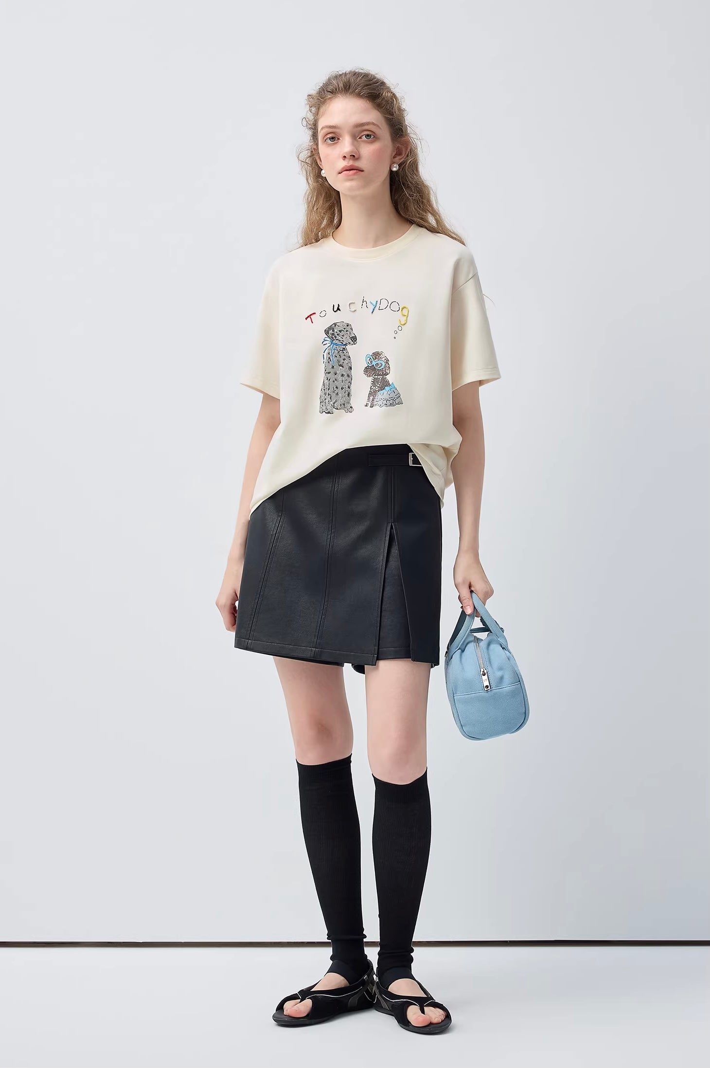 マットメタルボタンスリットレザーキュロット
C3417