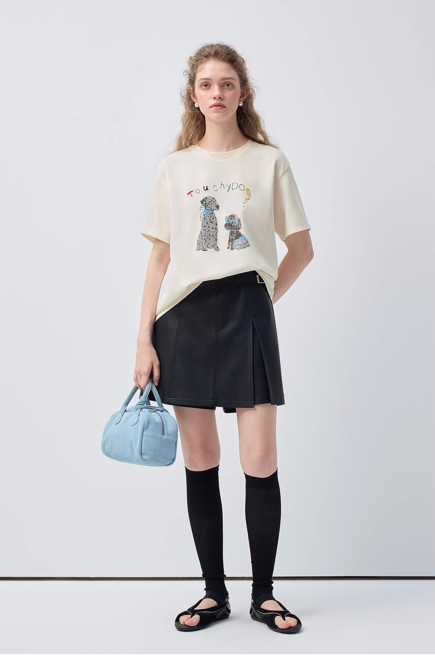 マットメタルボタンスリットレザーキュロット
C3417