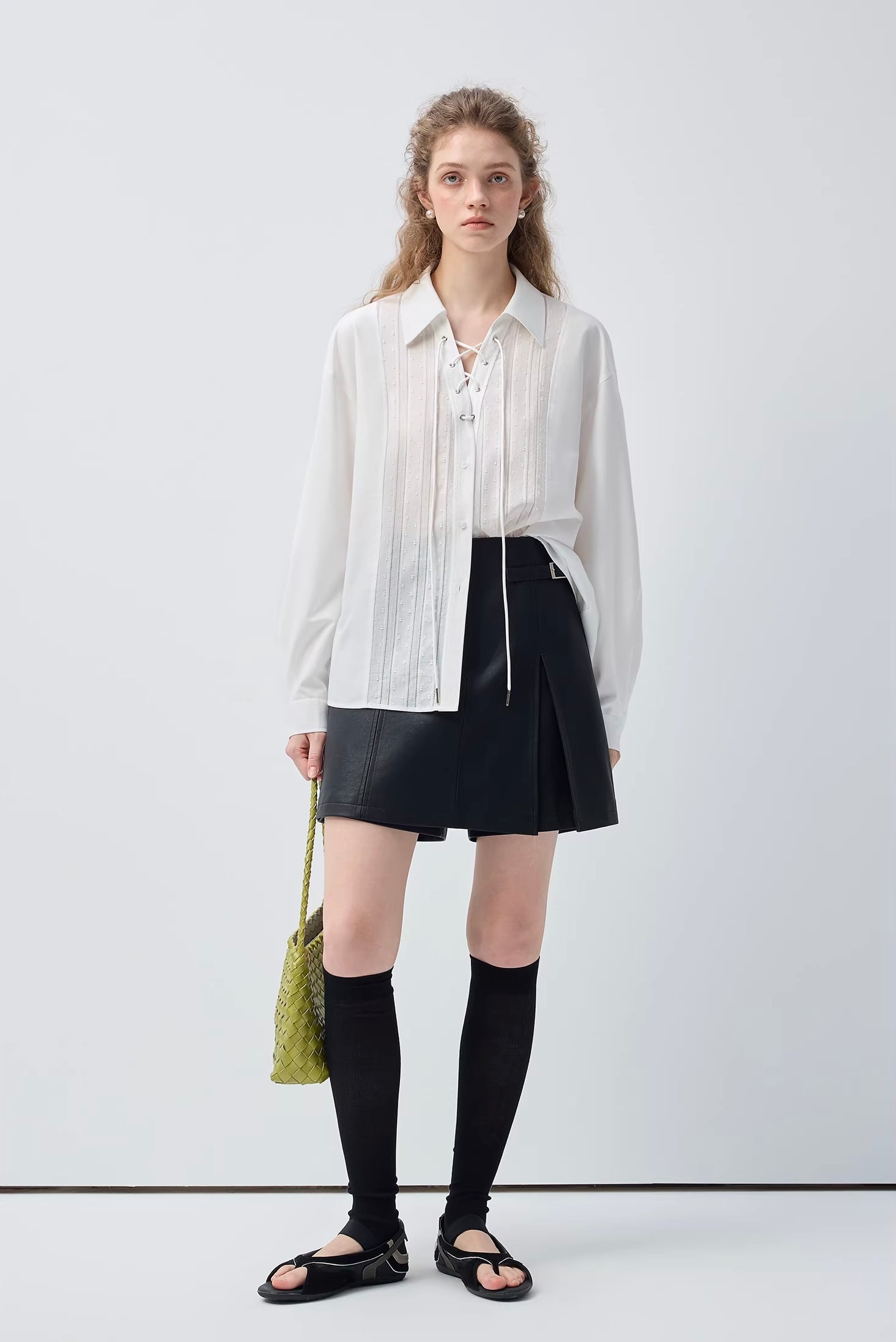 マットメタルボタンスリットレザーキュロット
C3417